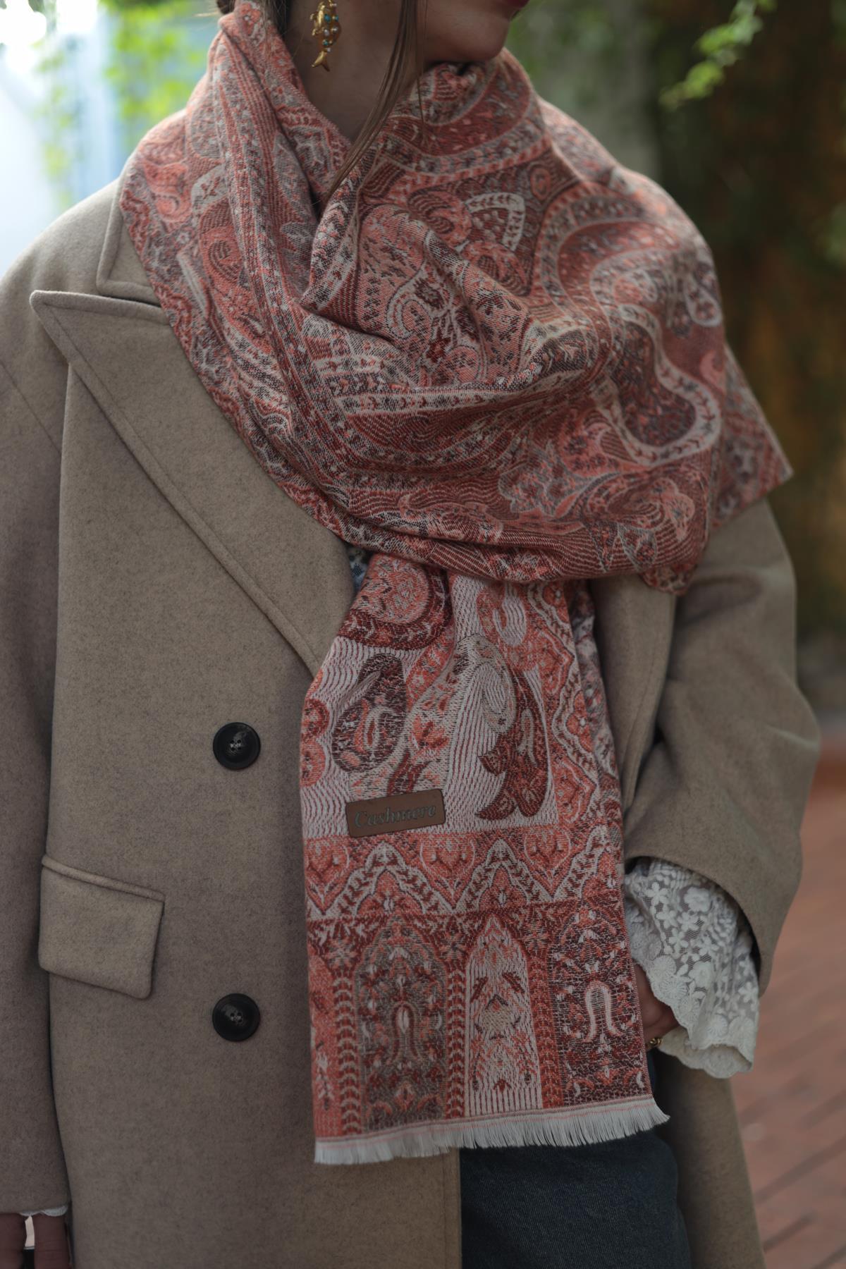 Yavruağzı Otantik Desenli Kaşmir Şal