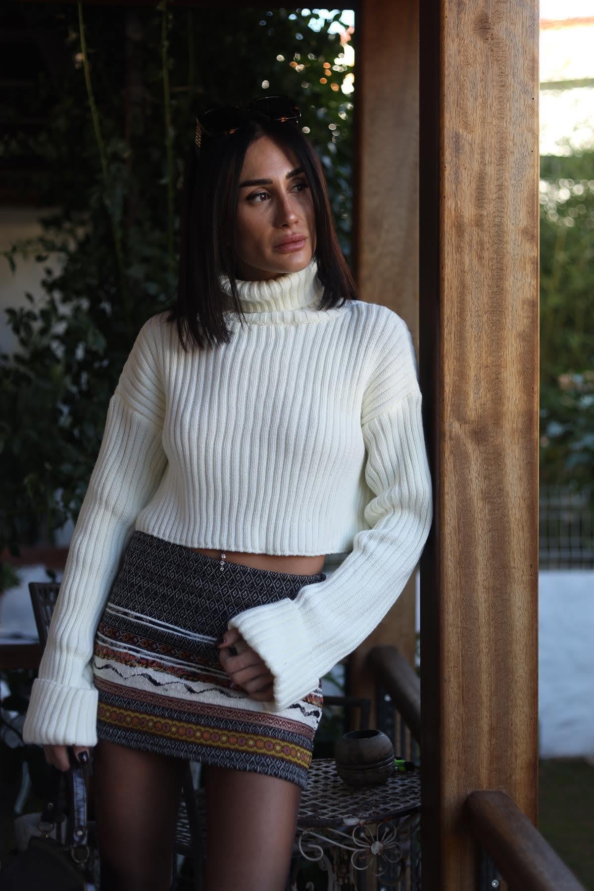 Beyaz Boğazlı Crop Kazak