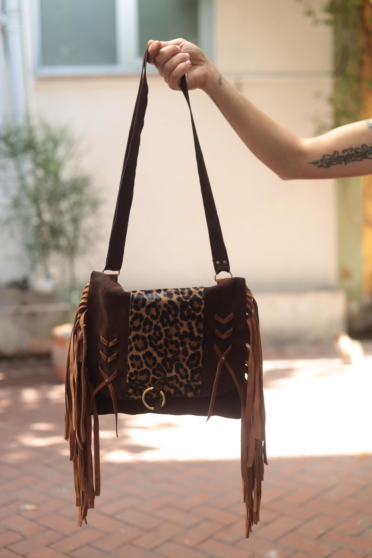 Kahverengi Leopar Desenli Püsküllü Zımbalı Süet Deri Çanta