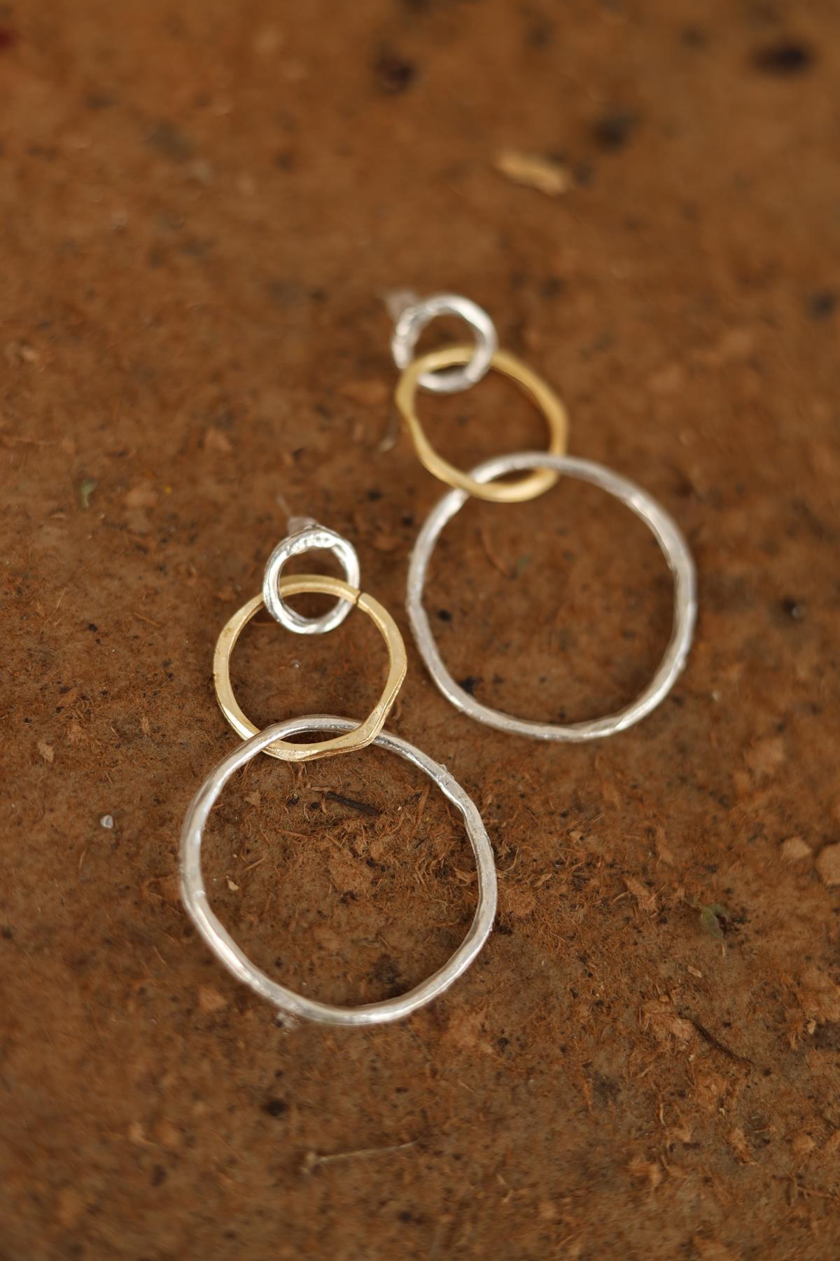 Sallantılı Çift Renkli Küpe