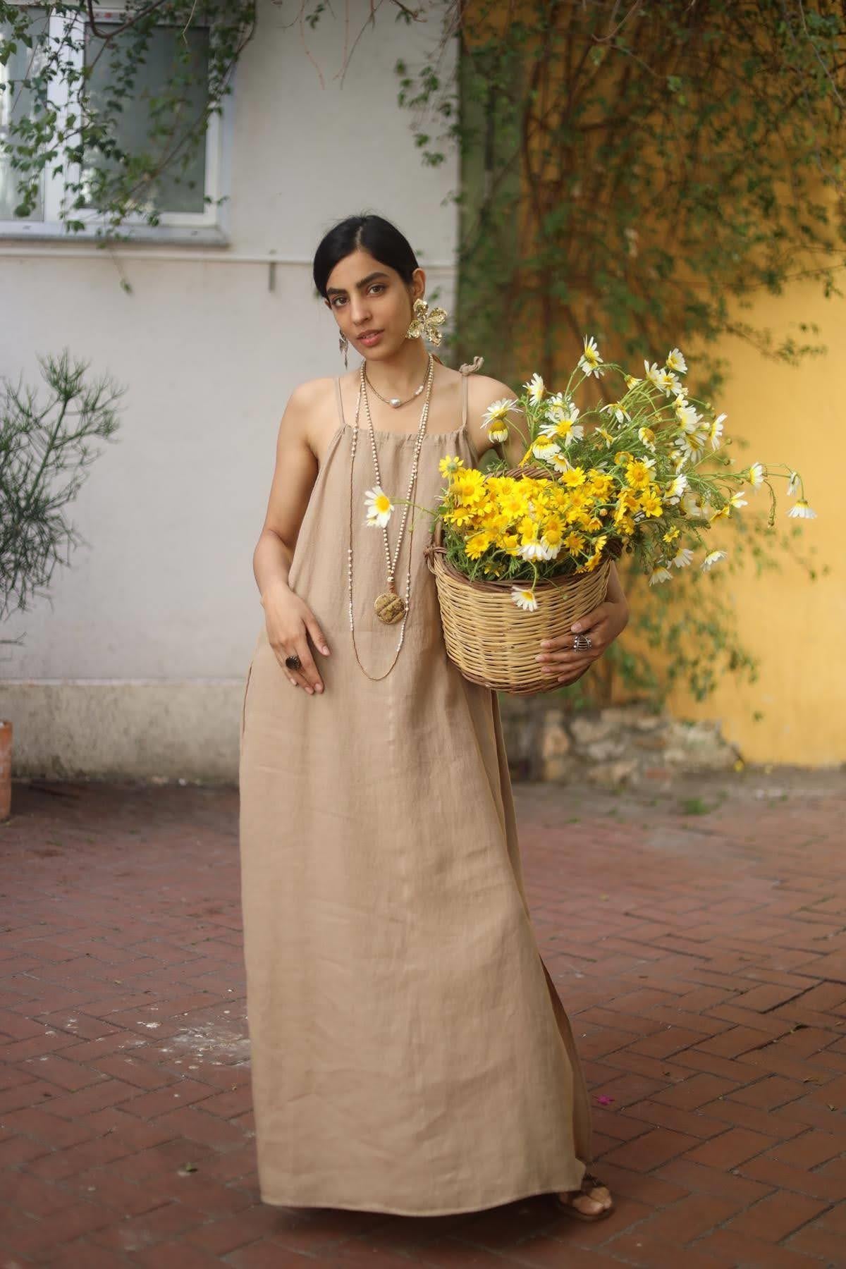 Camel Rengi Yakası Büzgülü Yırtmaçlı Keten Elbise