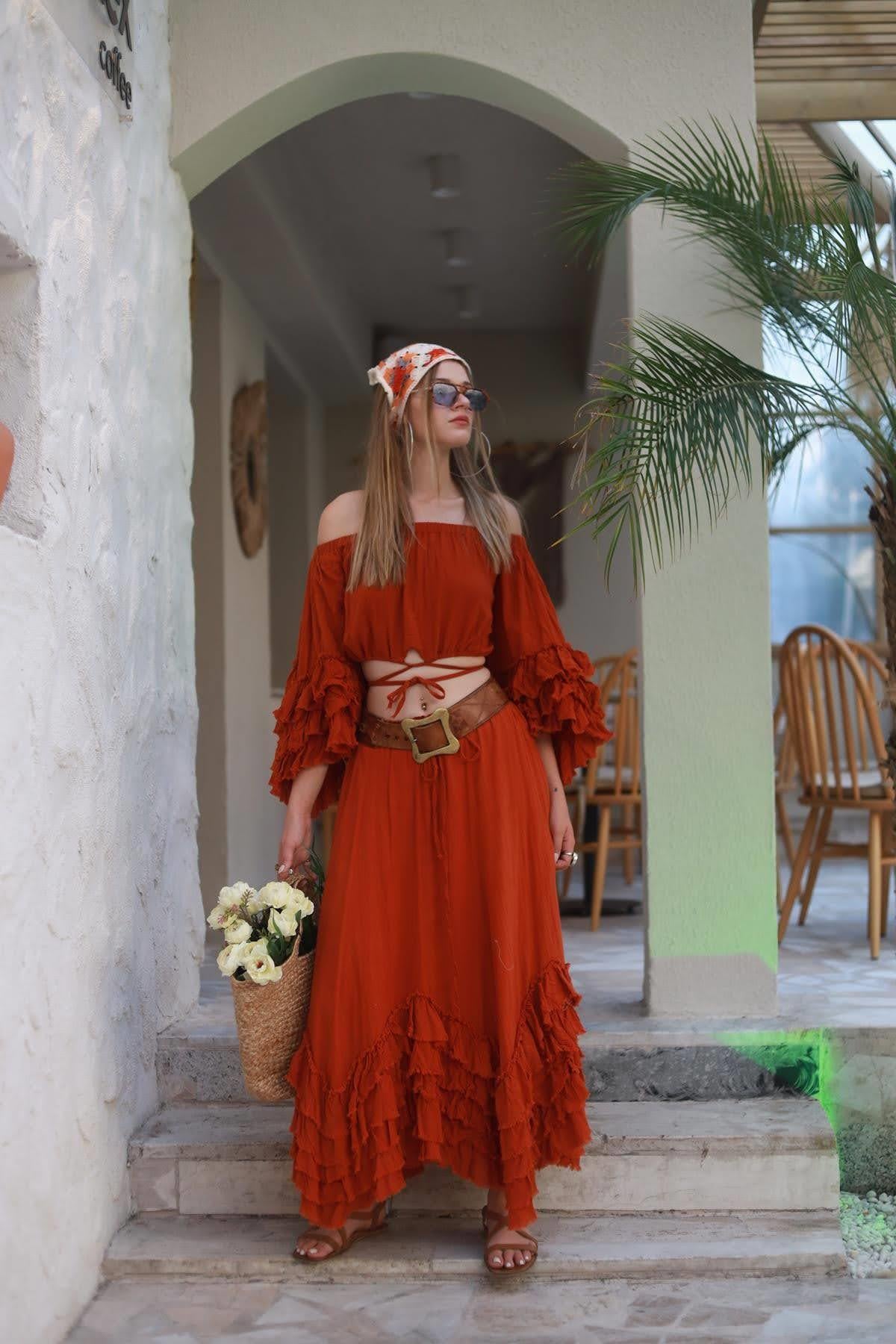 Kiremit Rengi Madonna Yaka Kolları Volanlı Gipeli Crop Bluz