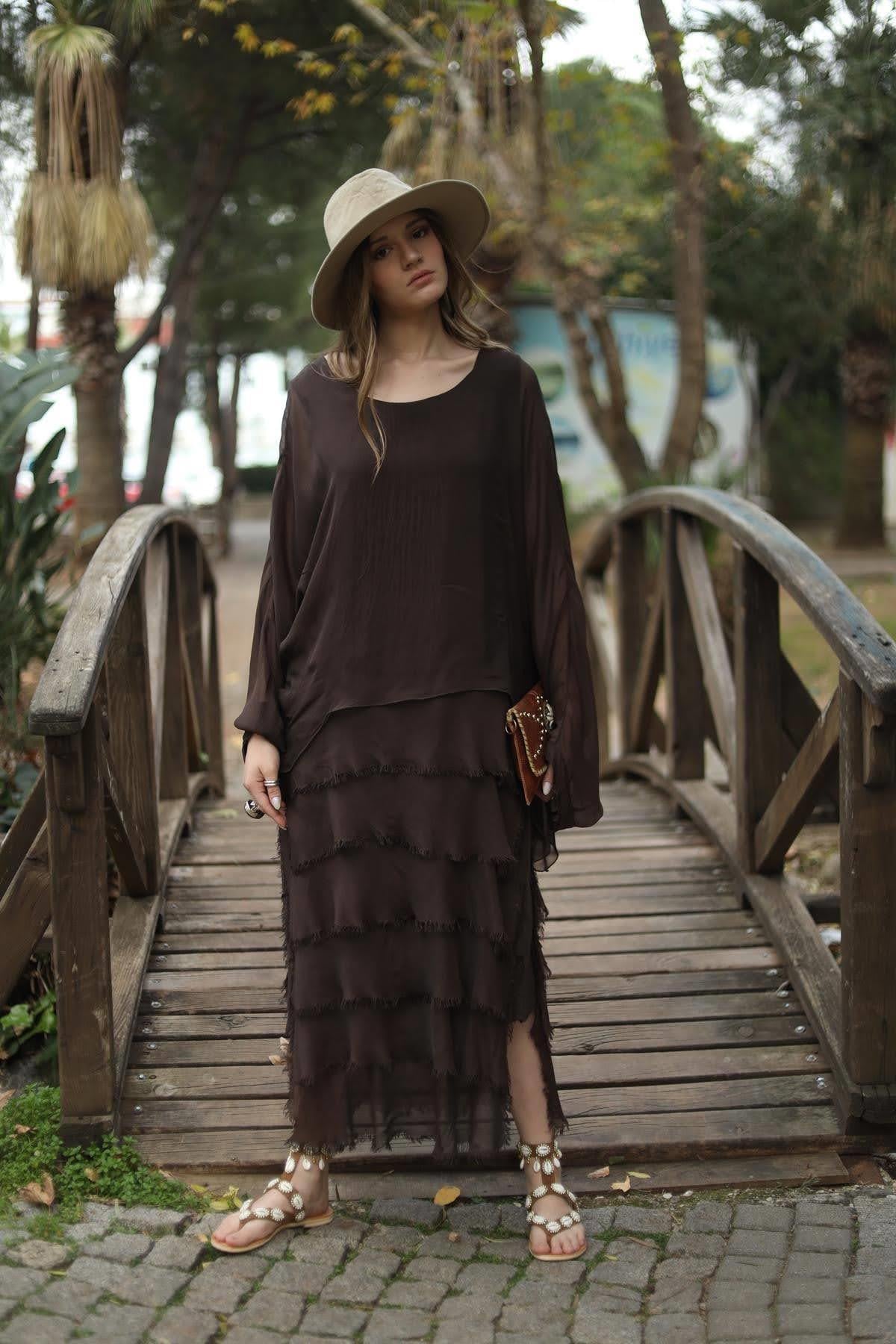 Kahverengi Uzun Kollu Bluz Detaylı İpek Elbise