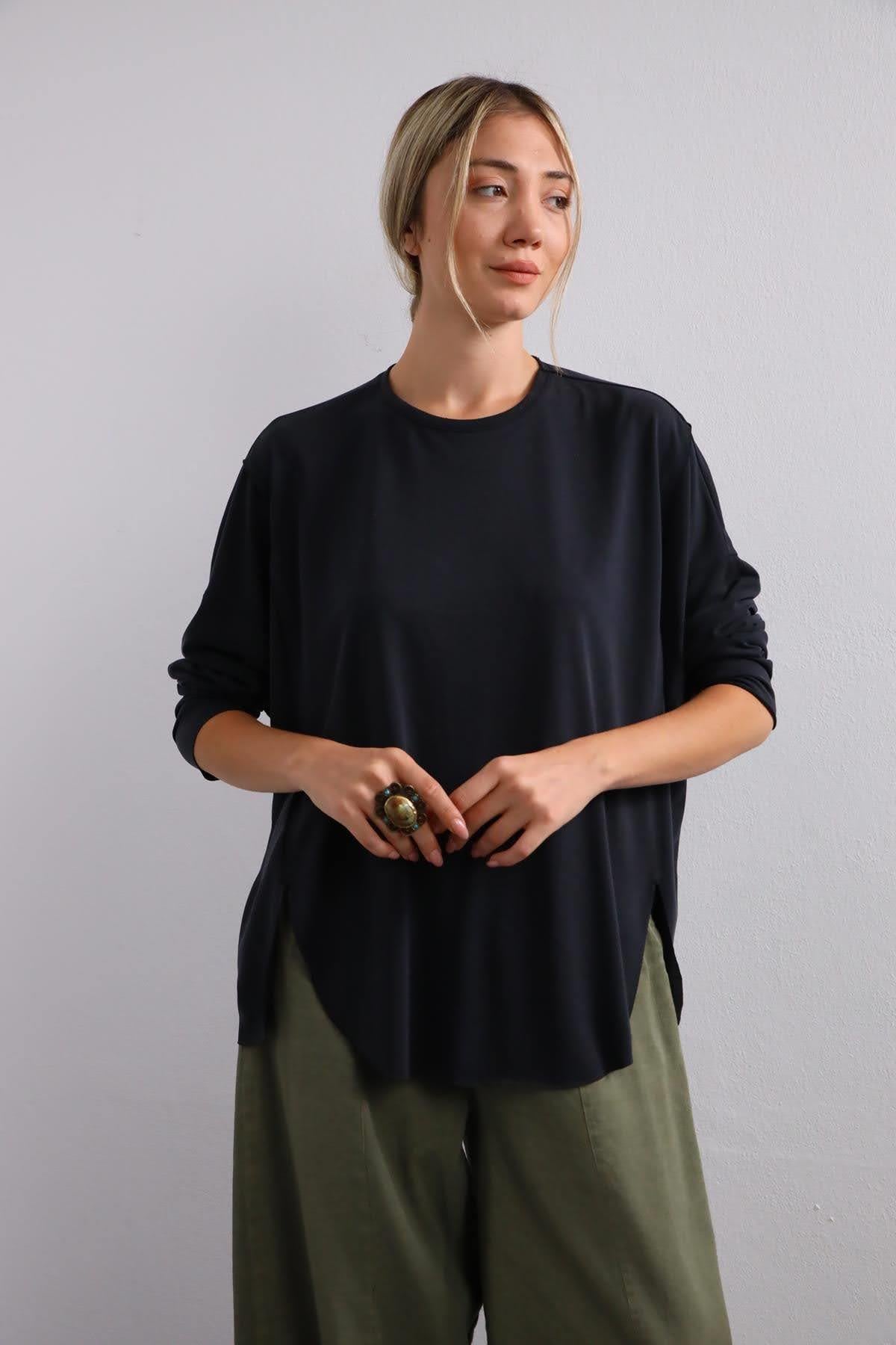 Siyah Yırtmaç Detaylı Salaş Bluz - Şaman Butik Siyah Yırtmaç Detaylı Salaş Bluz