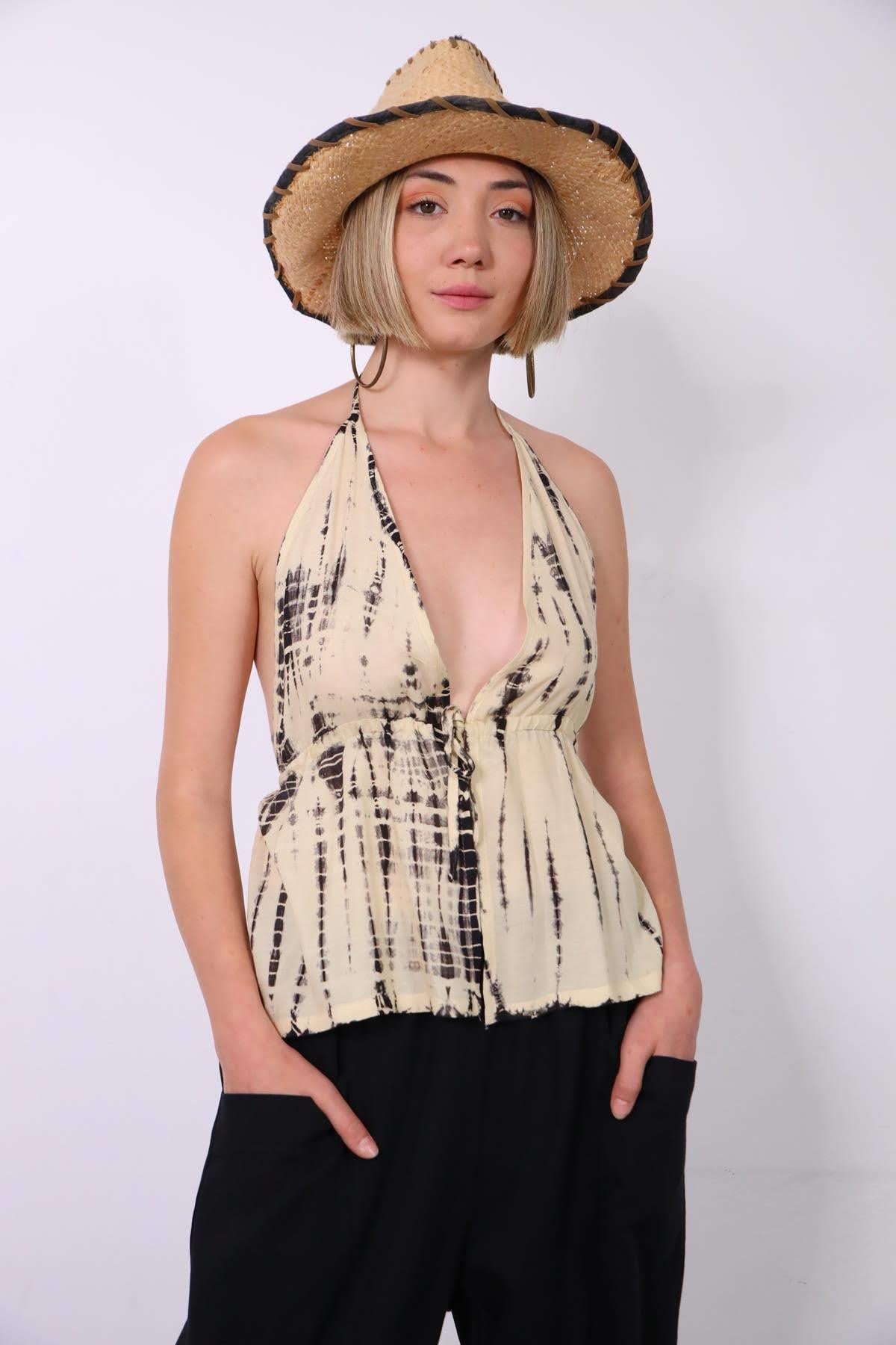 Krem Rengi Batik Desenli Önden Bağlamalı Crop Top - Şaman Butik Krem Rengi Batik Desenli Önden Bağlamalı Crop Top