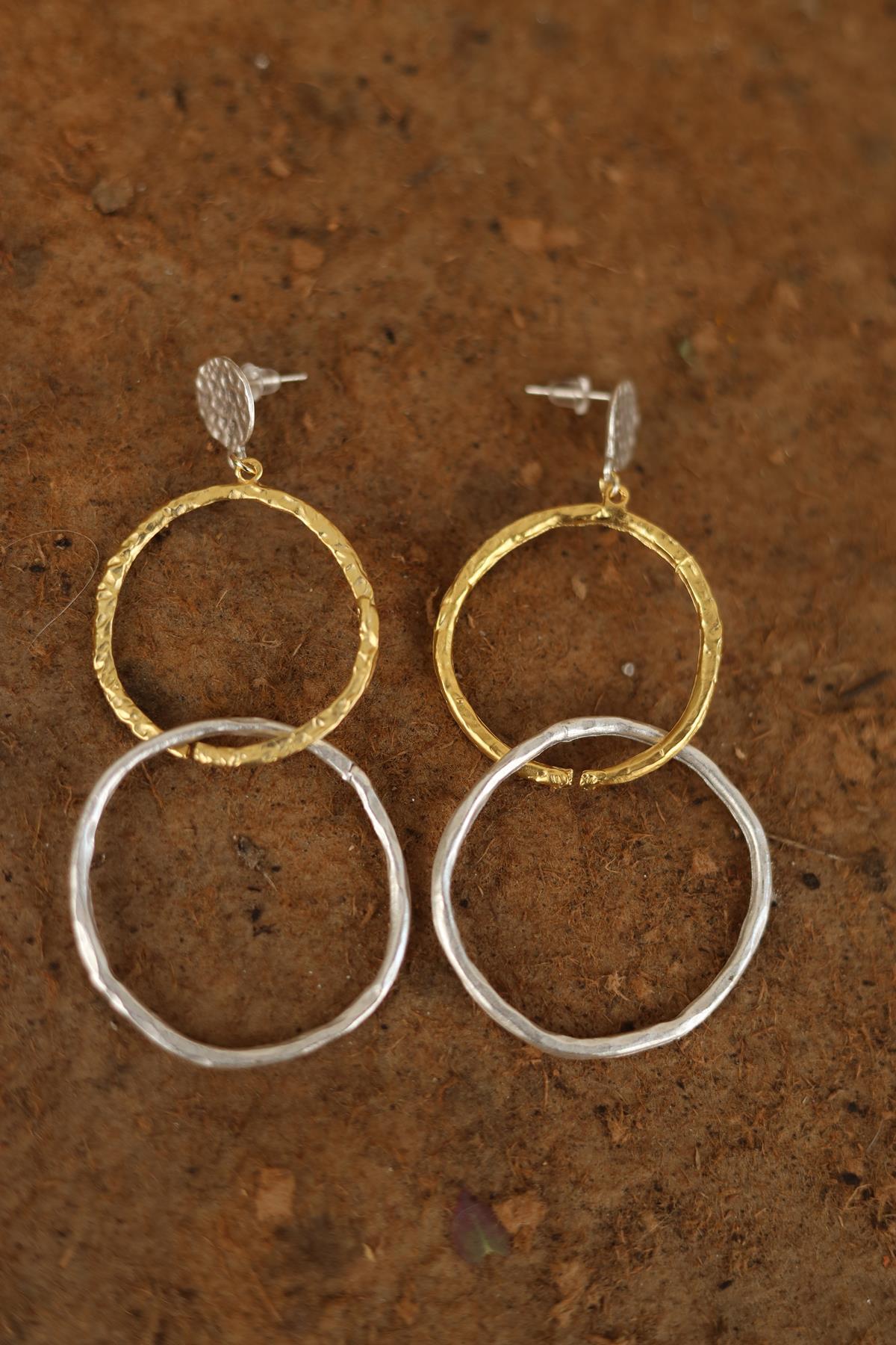 Sallantılı Çift Renkli Küpe