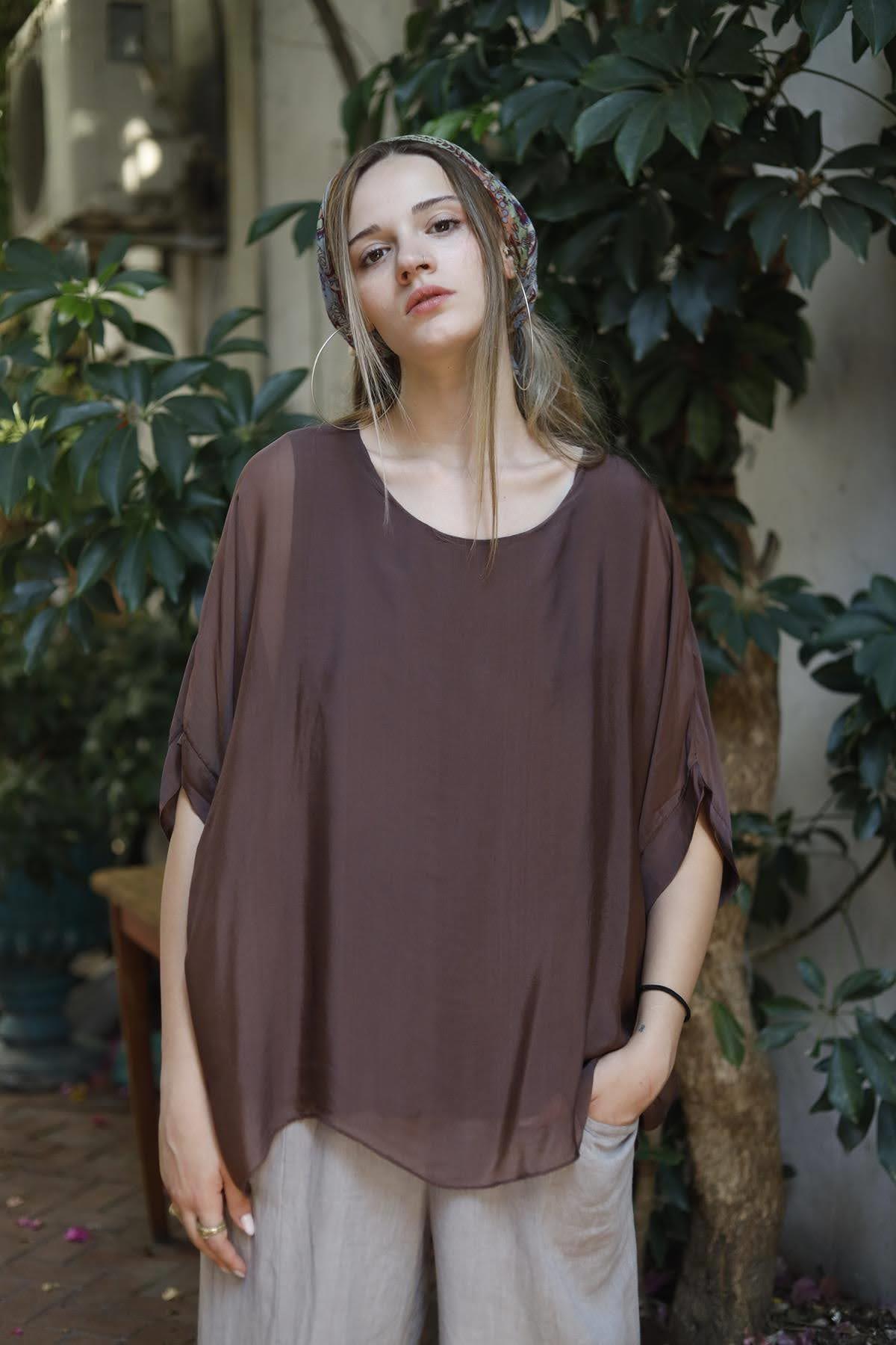 Kahverengi Sırtı Bağlamalı İpek Bluz