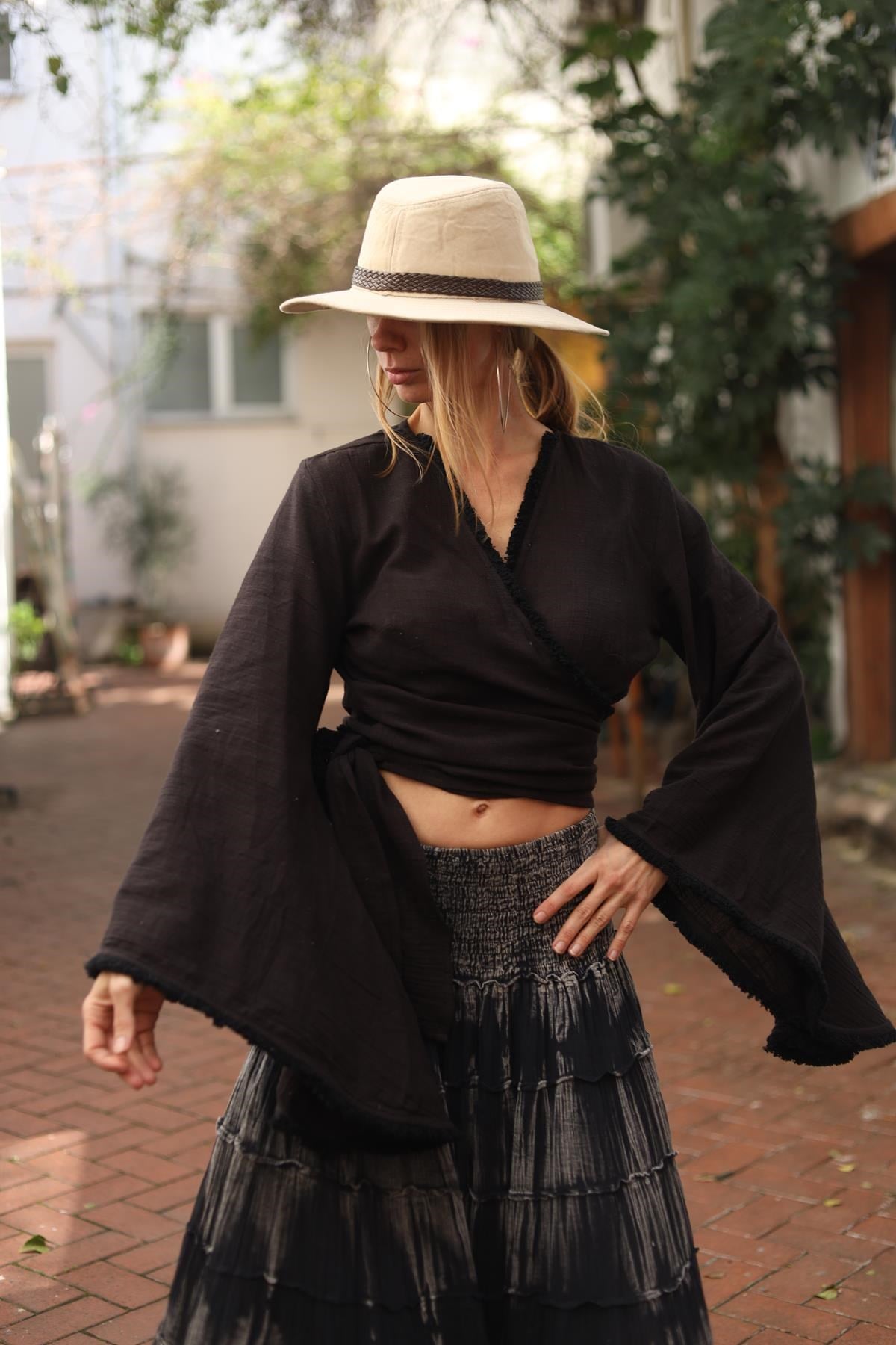 Siyah Püsküllü Yarasa Kol Bolero