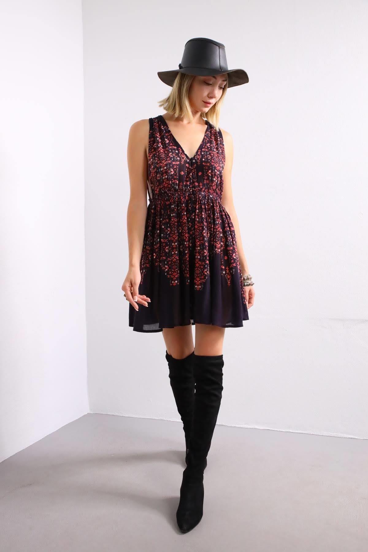 Siyah Çiçek İşlemeli Boyundan Bağlamalı Şifon Elbise - Şaman Butik Siyah Çiçek İşlemeli Boyundan Bağlamalı Şifon Elbise