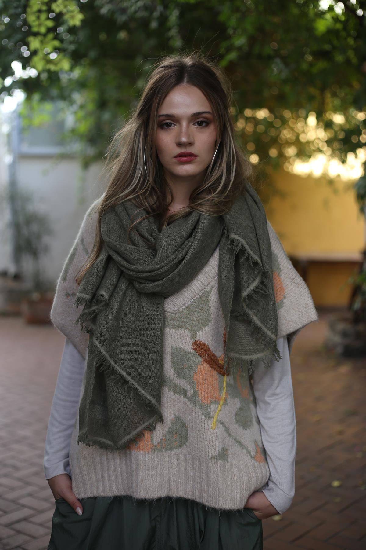 Haki Kenarları Saçaklı Şal