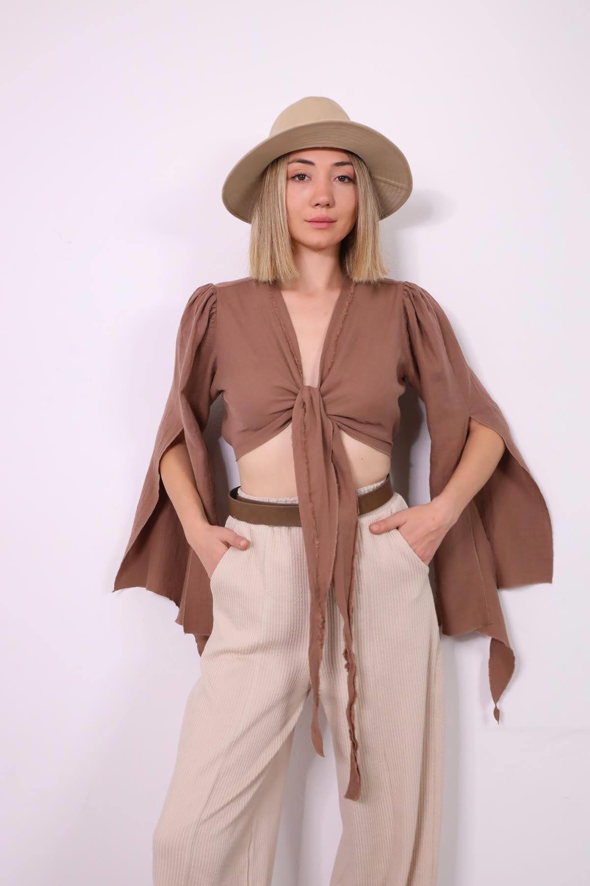 Kahverengi Kolları Yırtmaçlı Anvelop Bluz - Şaman Butik Kahverengi Kolları Yırtmaçlı Anvelop Bluz