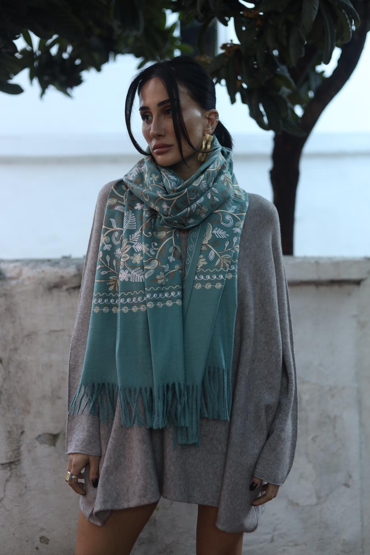 Mint Yeşili Nakışlı Kaşmir Şal