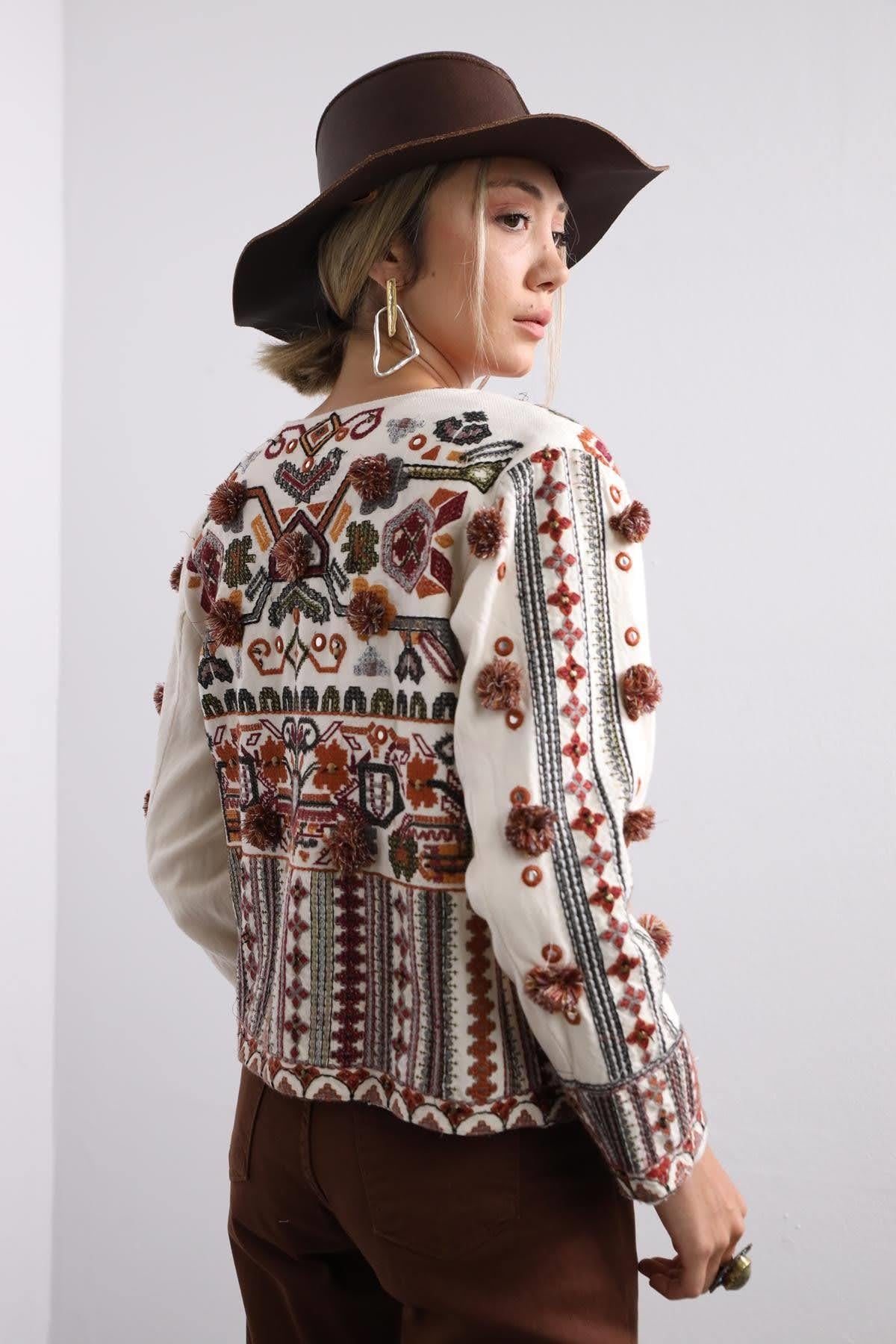 Ekru Ponponlu Etnik İşlemeli Bohem Ceket - Şaman Butik Ekru Ponponlu Etnik İşlemeli Bohem Ceket