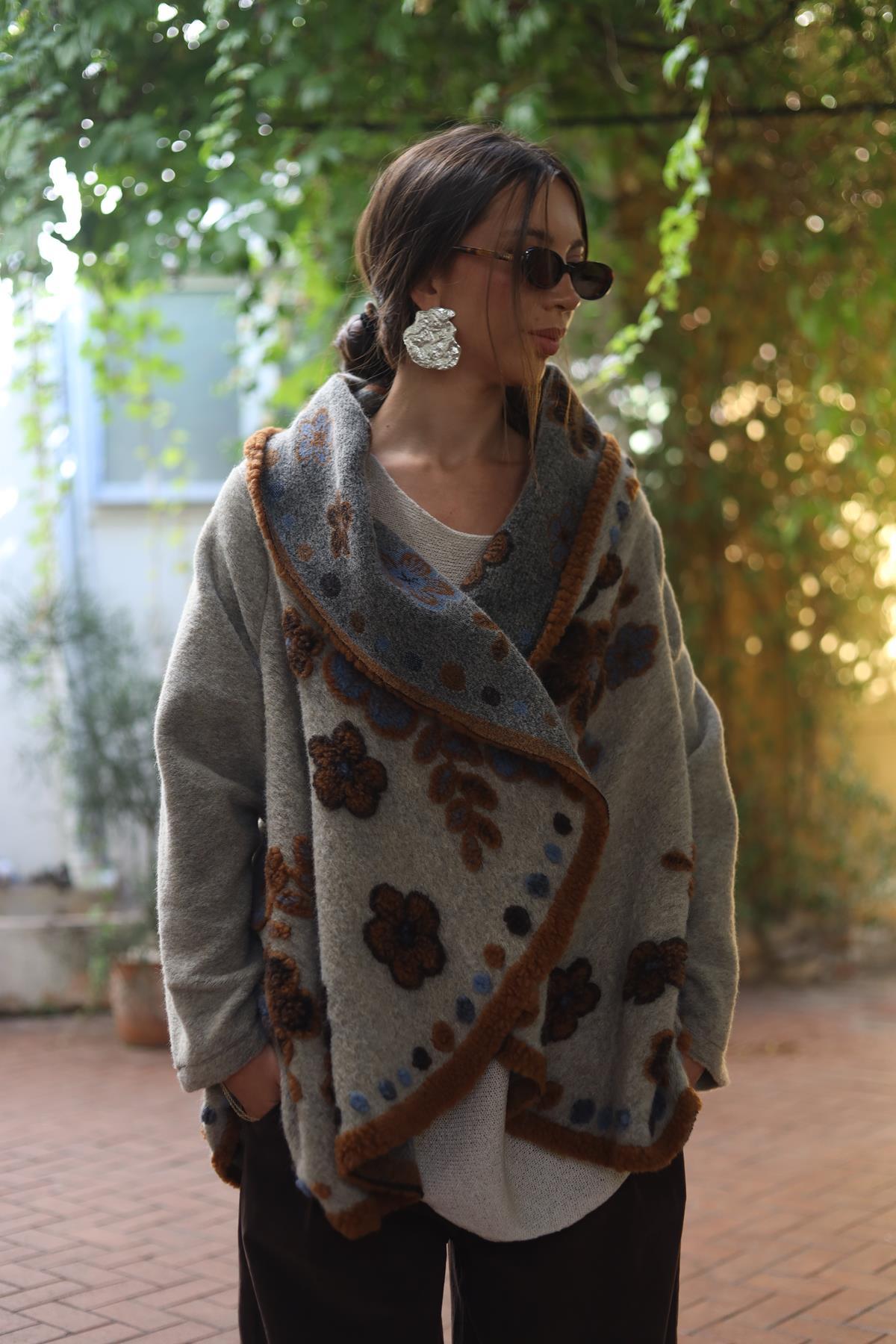 Vizon Rengi Şal Yaka Çiçek Desenli Keçe Ceket