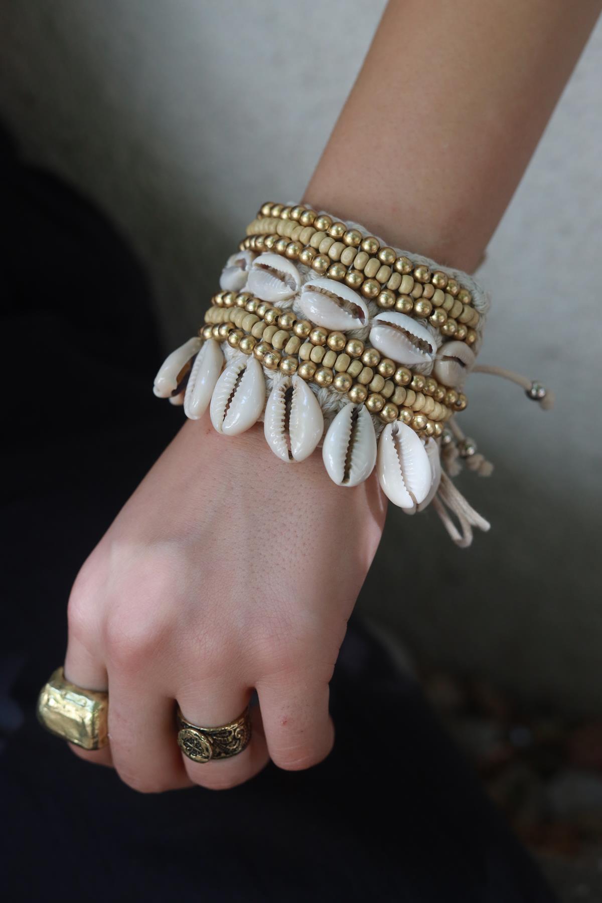 Deniz Kabuğu Detaylı El Örgüsü Bileklik