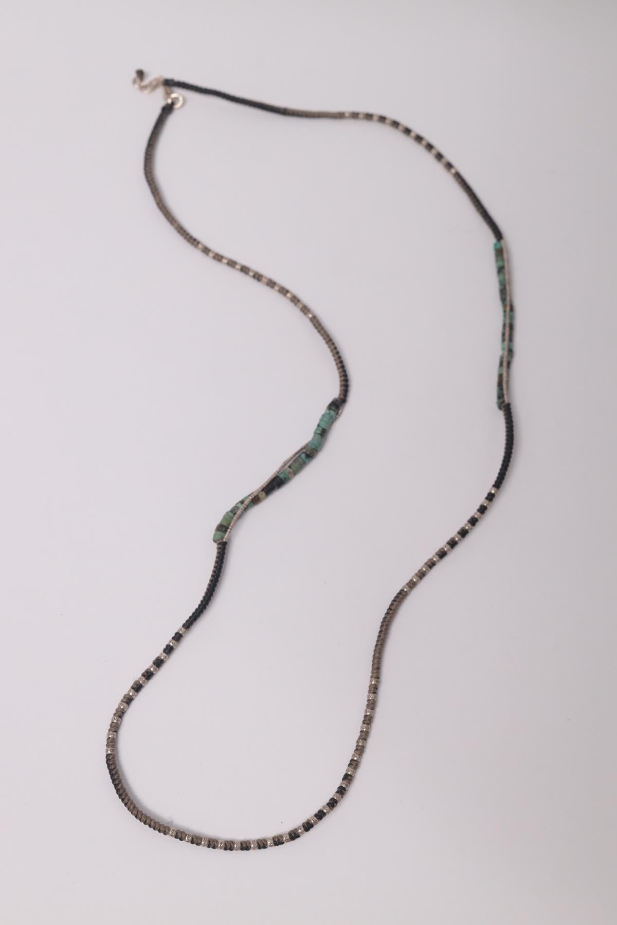 Turkuaz Taş Detaylı Gümüş Mumlu İp Kolye