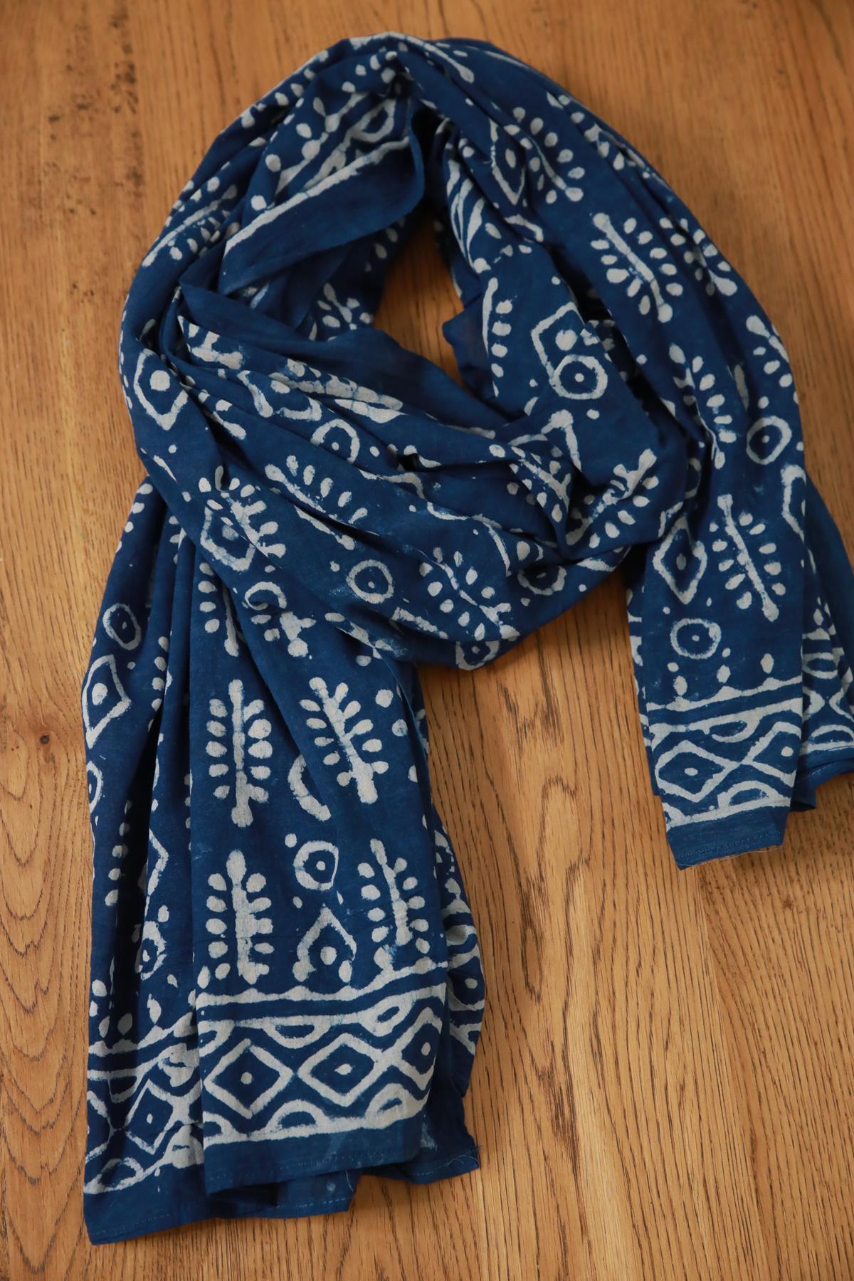 Mavi Desenli Otantik Şal