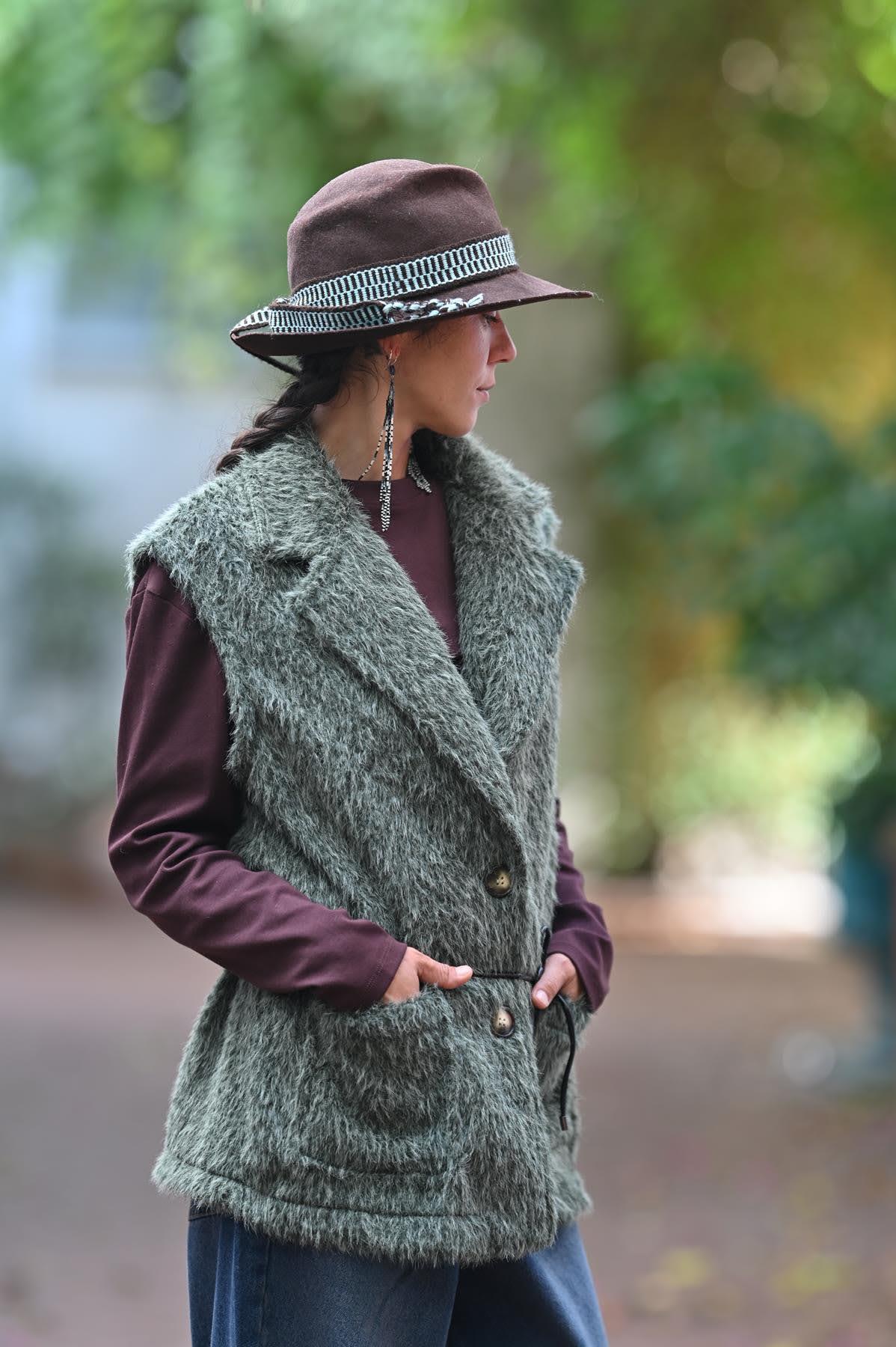 Haki Düğmeli Keçe Yelek