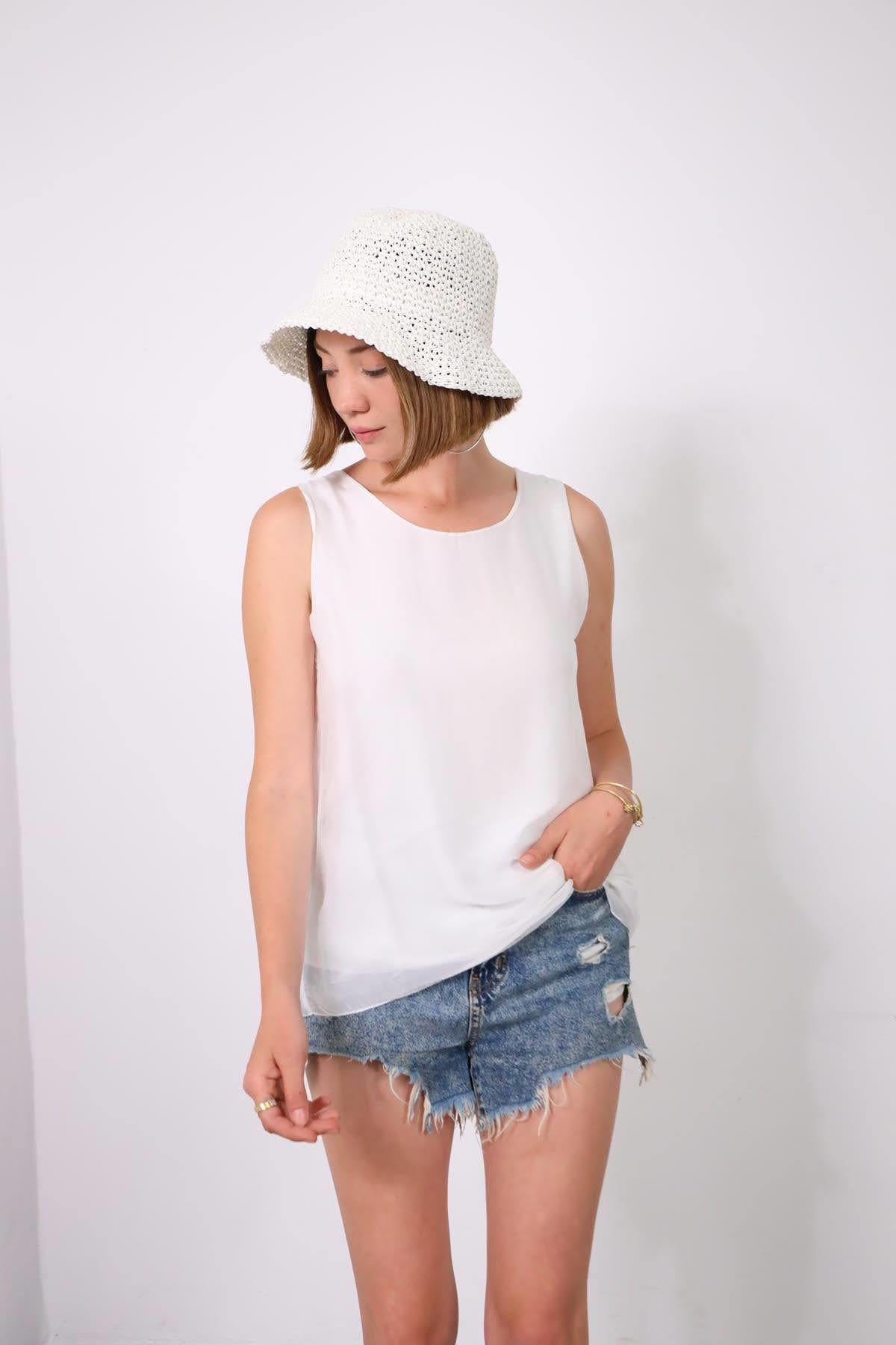 Beyaz Sırtı Bağlamalı Askılı İpek Bluz - Şaman Butik Beyaz Sırtı Bağlamalı Askılı İpek Bluz