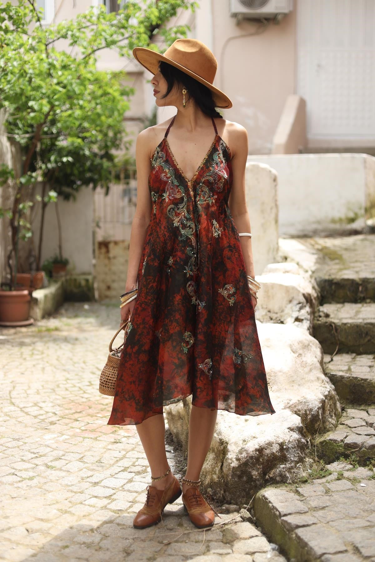 Kiremit Rengi Bağlamalı Nakışlı Batik Desenli İpek Elbise