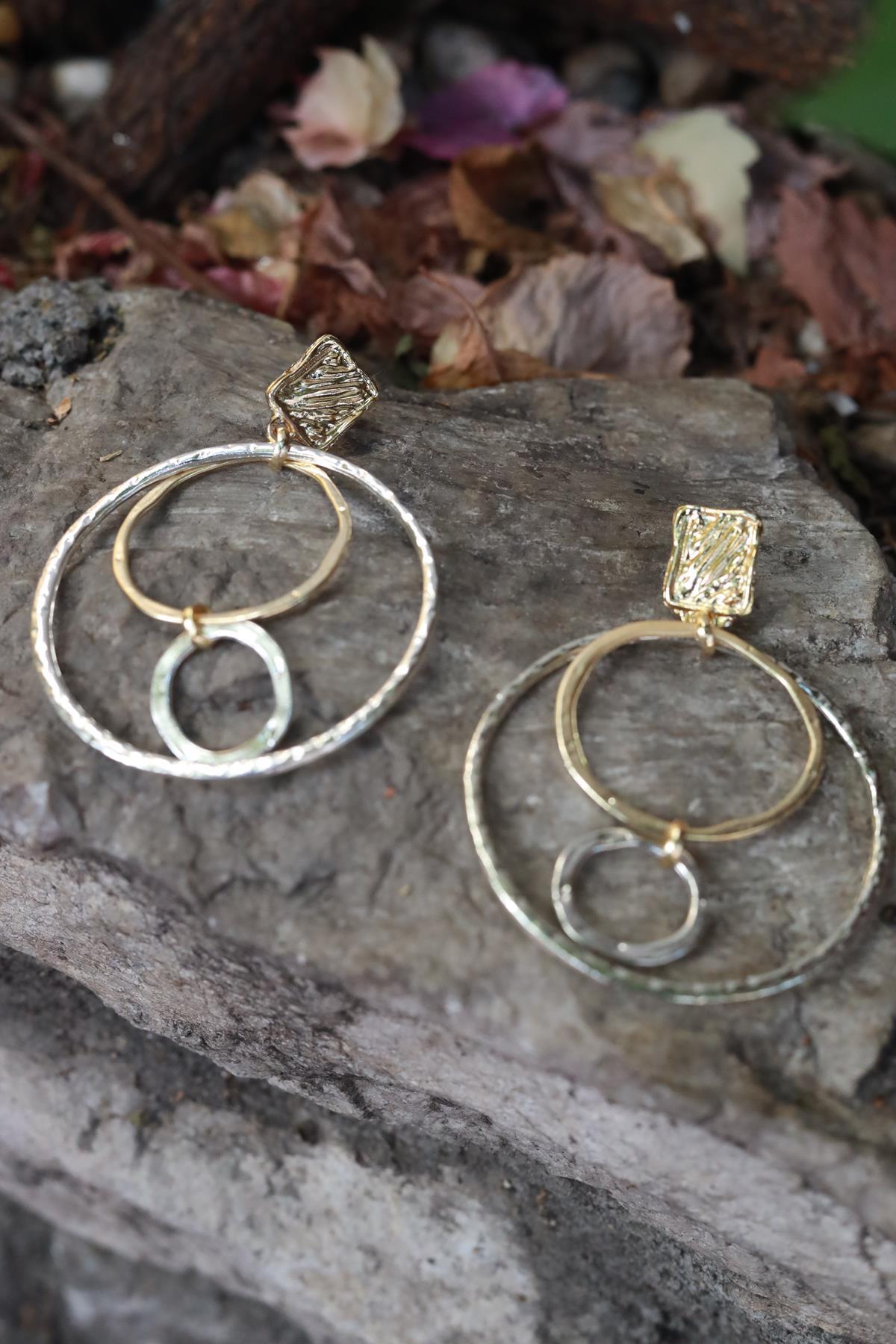 İç İçe Halka Tasarım Küpe