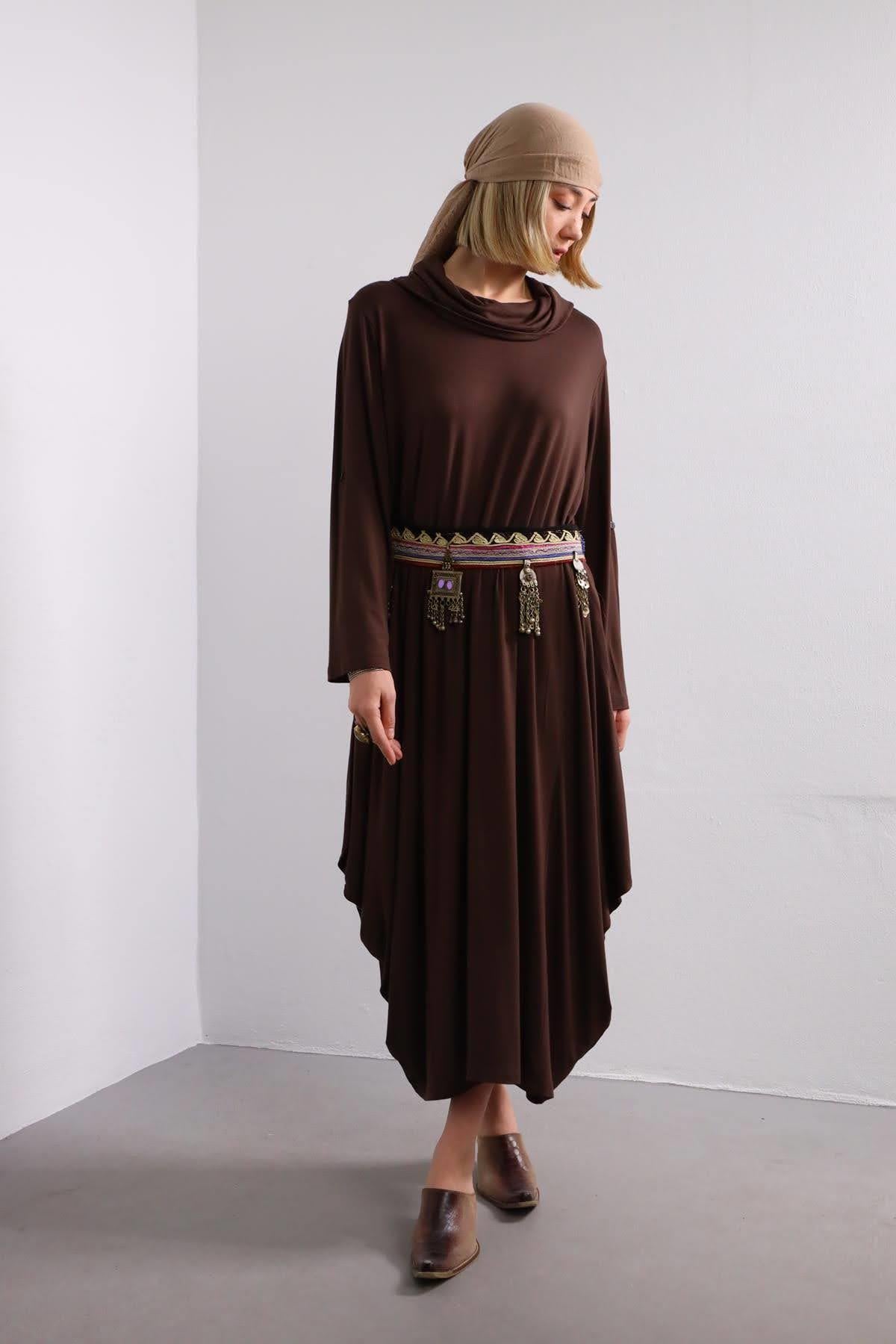 Kahverengi Boğazlı Salaş Elbise - Şaman Butik Kahverengi Boğazlı Salaş Elbise