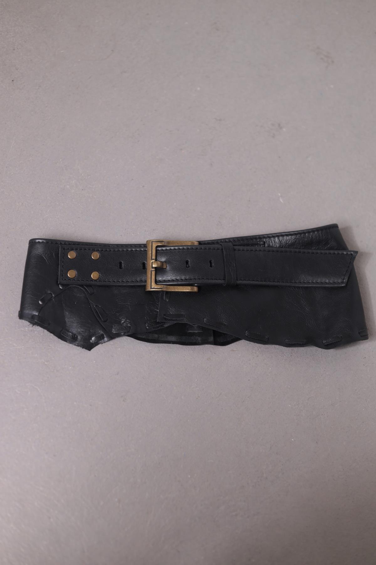 Siyah Parçalı Deri Kemer