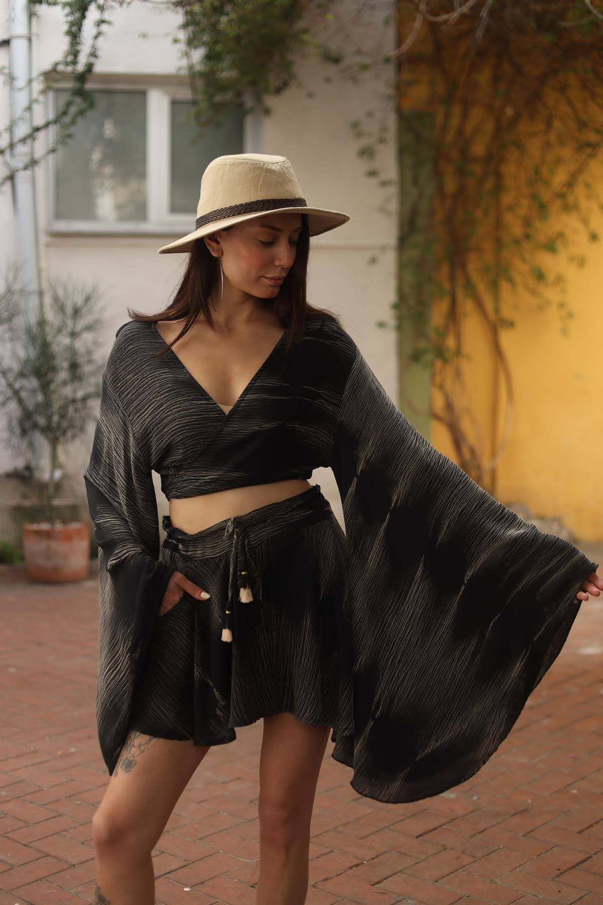 Siyah Desenli Yarasa Kol Bolero