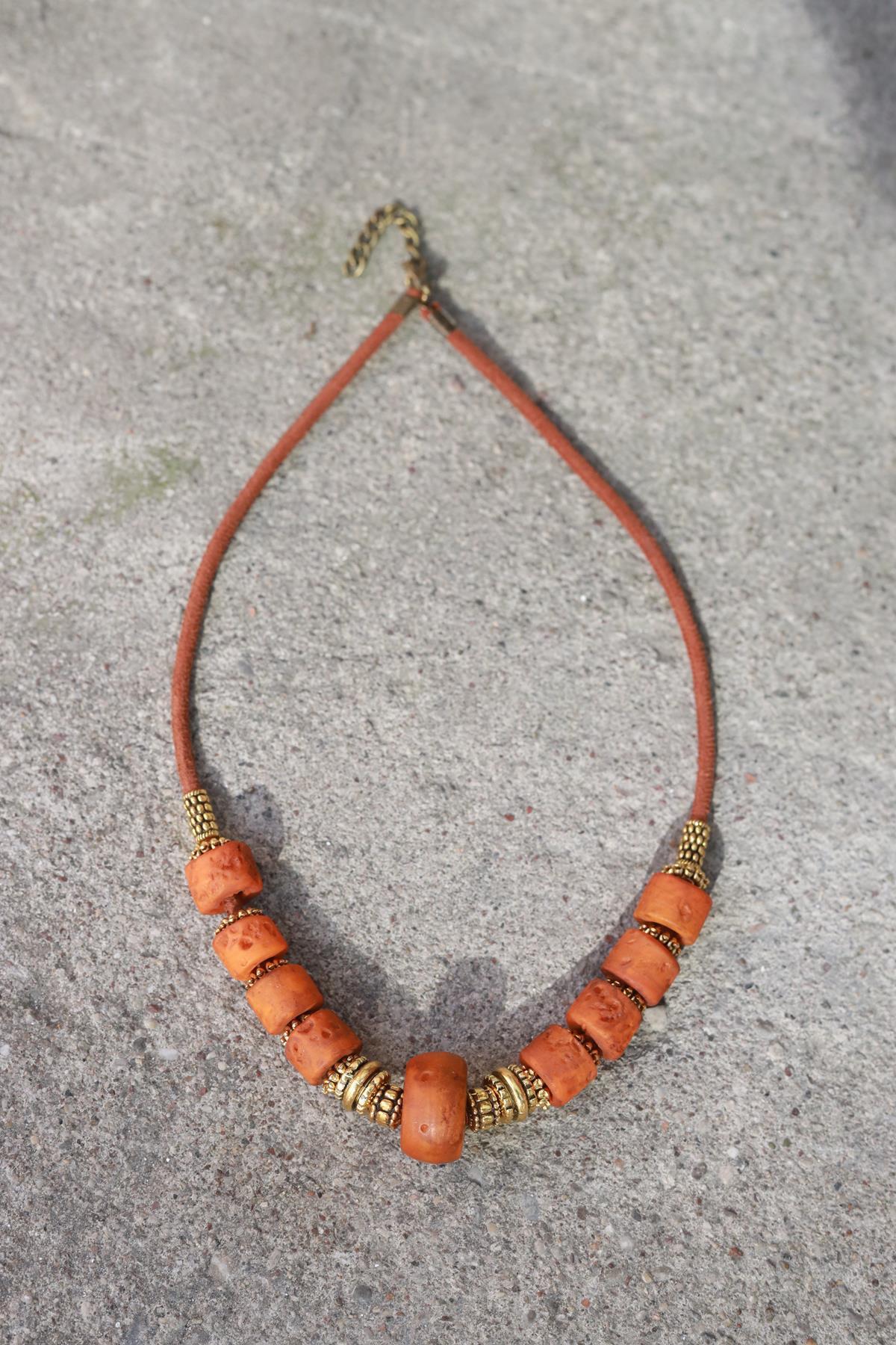 El Yapımı Turuncu Boncuk Kolye