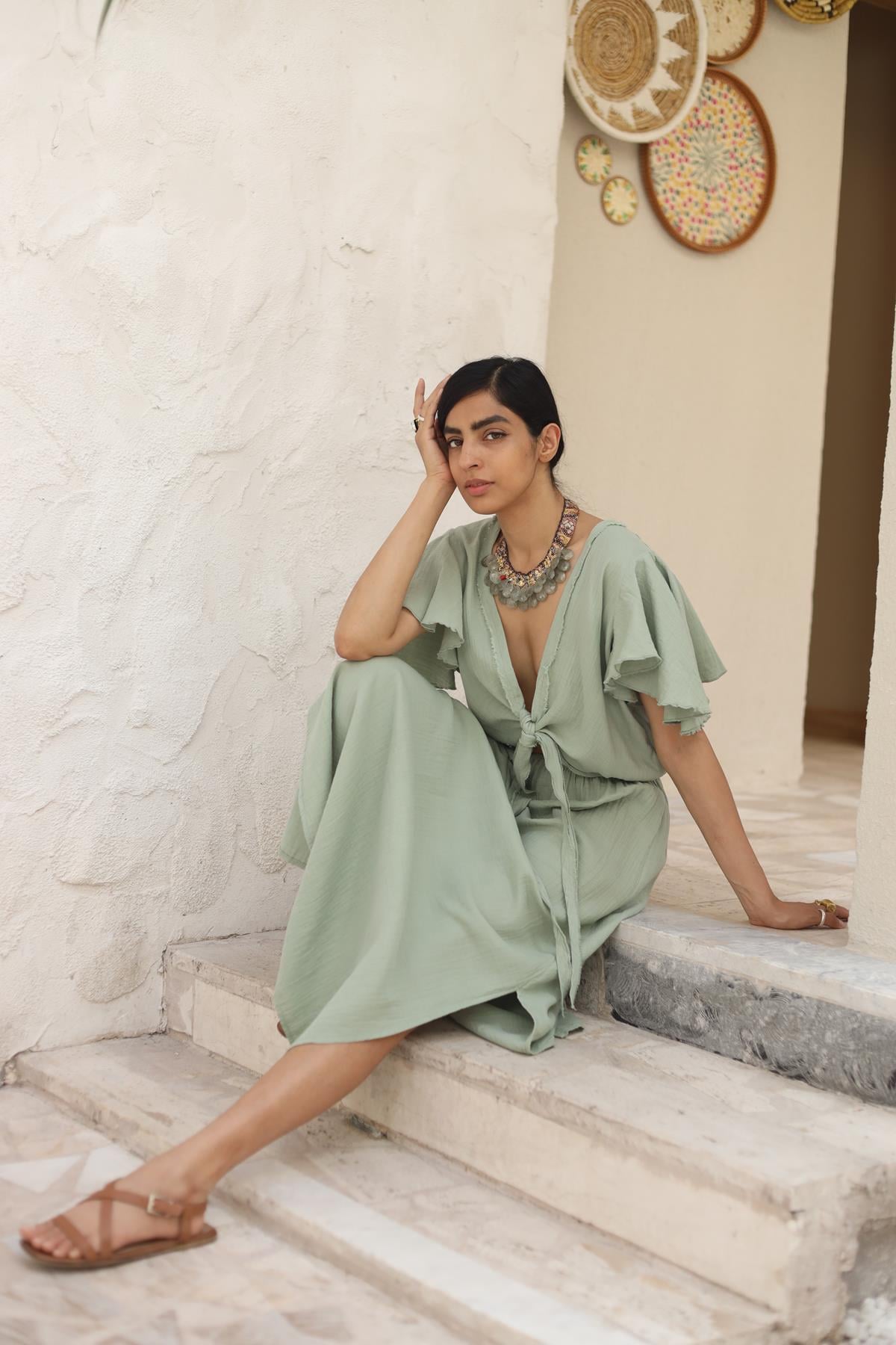 Mint Yeşili Anvelop Yaka Kolları Volanlı Yırtmaçlı Elbise