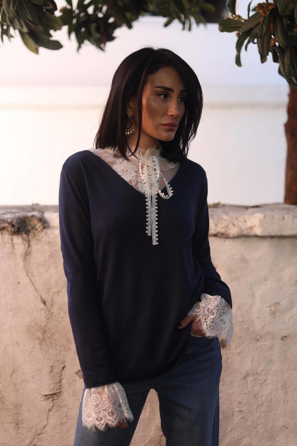 Lacivert Yumuşak Doku V Yaka Bluz