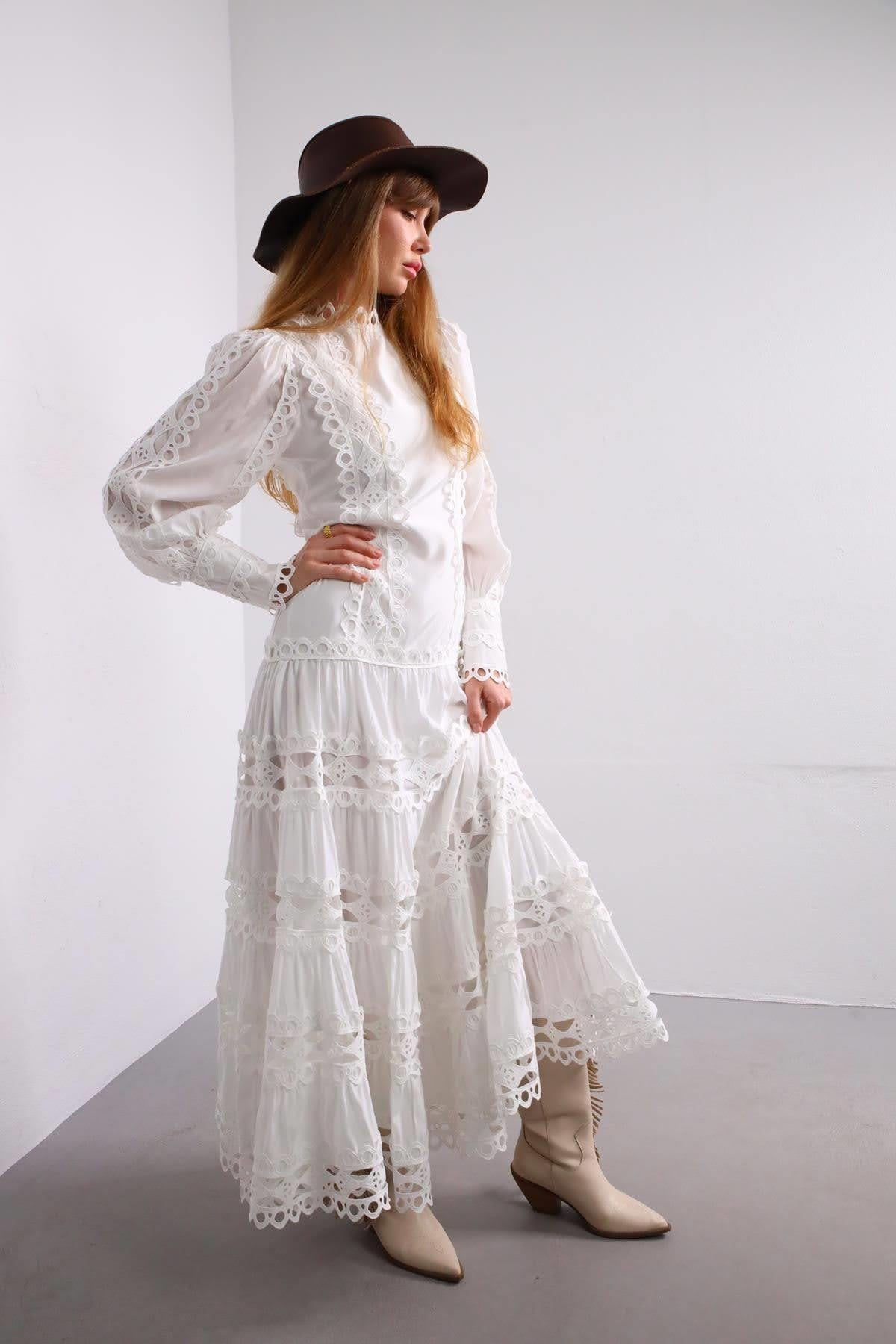  Beyaz Güpürlü Uzun Bohem Elbise