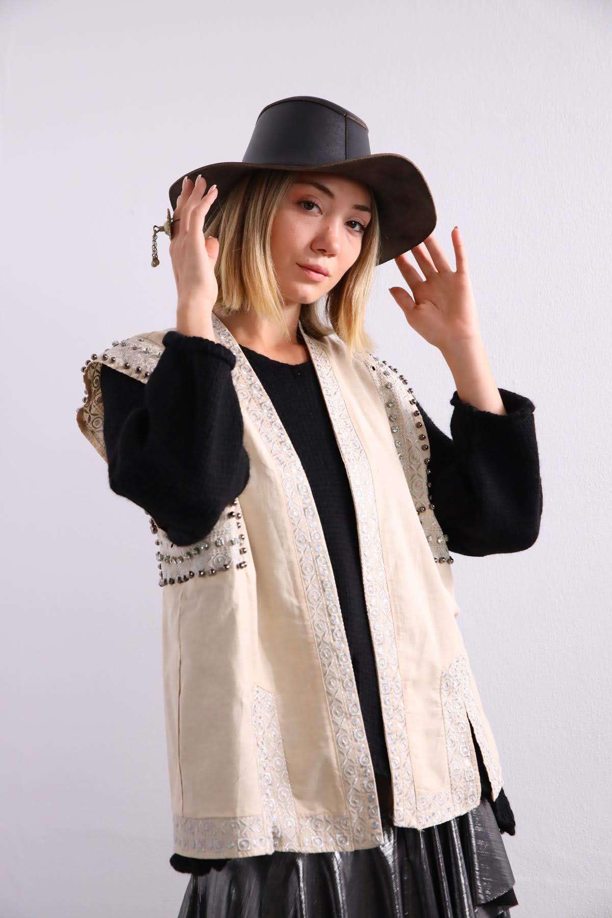 Krem Rengi Zımba İşlemeli Bohem Yelek - Şaman Butik Krem Rengi Zımba İşlemeli Bohem Yelek