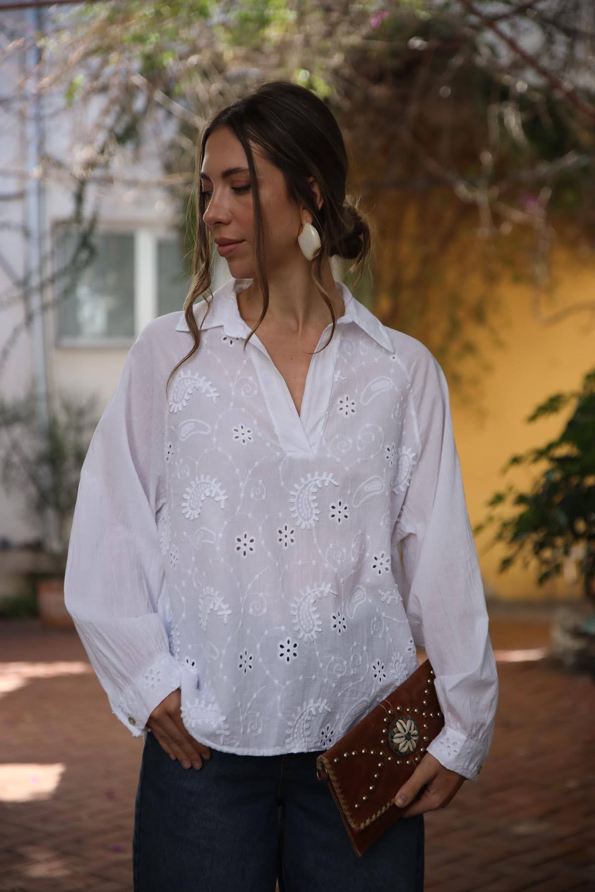 Beyaz Nakışlı Gömlek Yaka Ajurlu Bluz