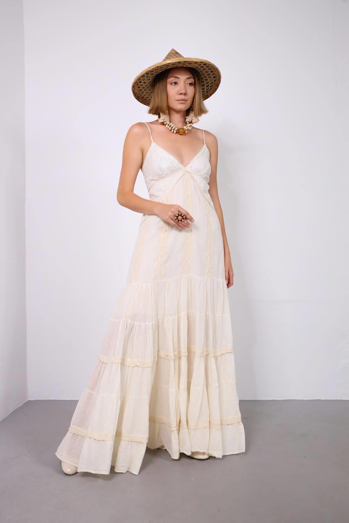 Ekru Dantel Detaylı Sırtı Gipeli İp Askılı Bohem Elbise - Şaman Butik Ekru Dantel Detaylı Sırtı Gipeli İp Askılı Bohem Elbise