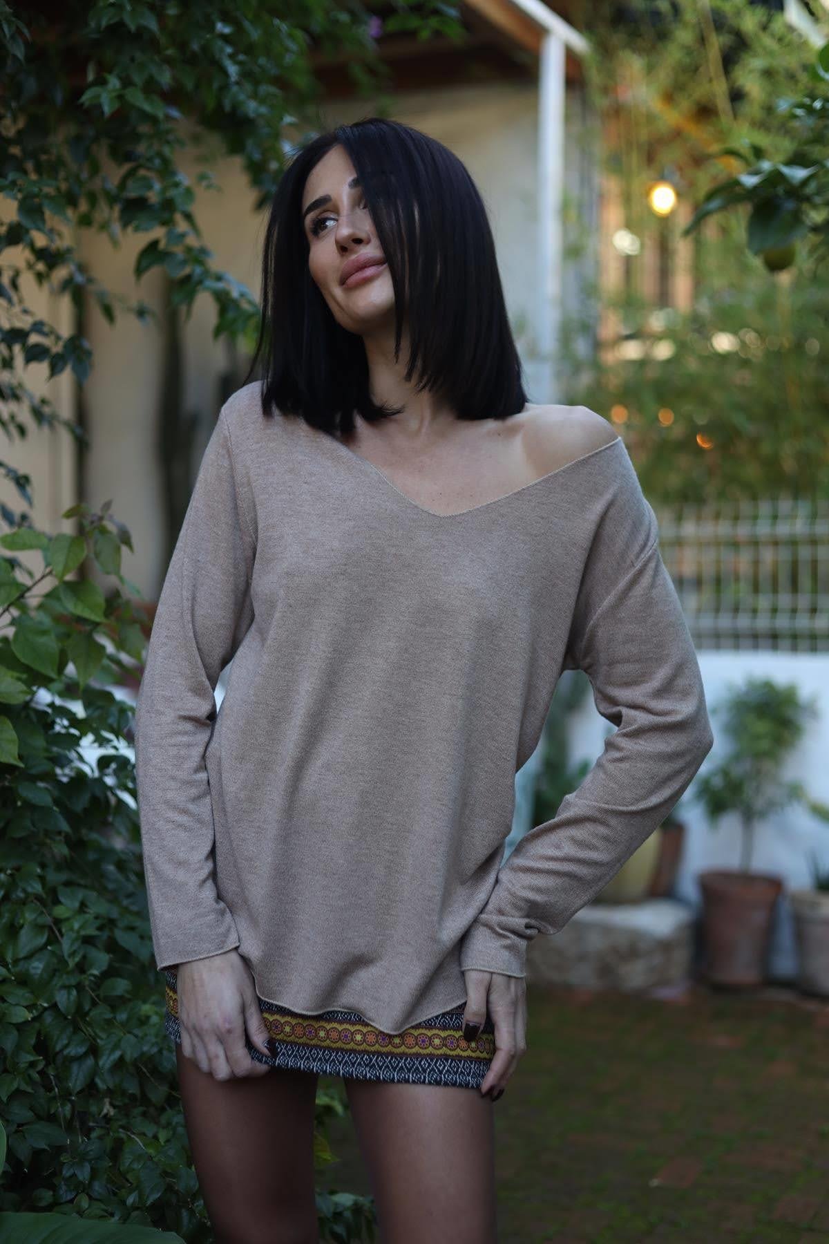 Camel Rengi Yumuşak Doku V Yaka Bluz