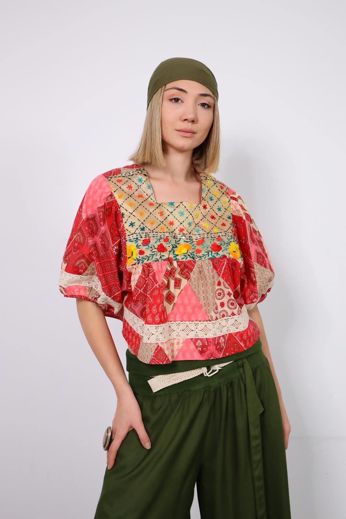  Mercan Rengi Kare Yaka Güpürlü Otantik Bluz