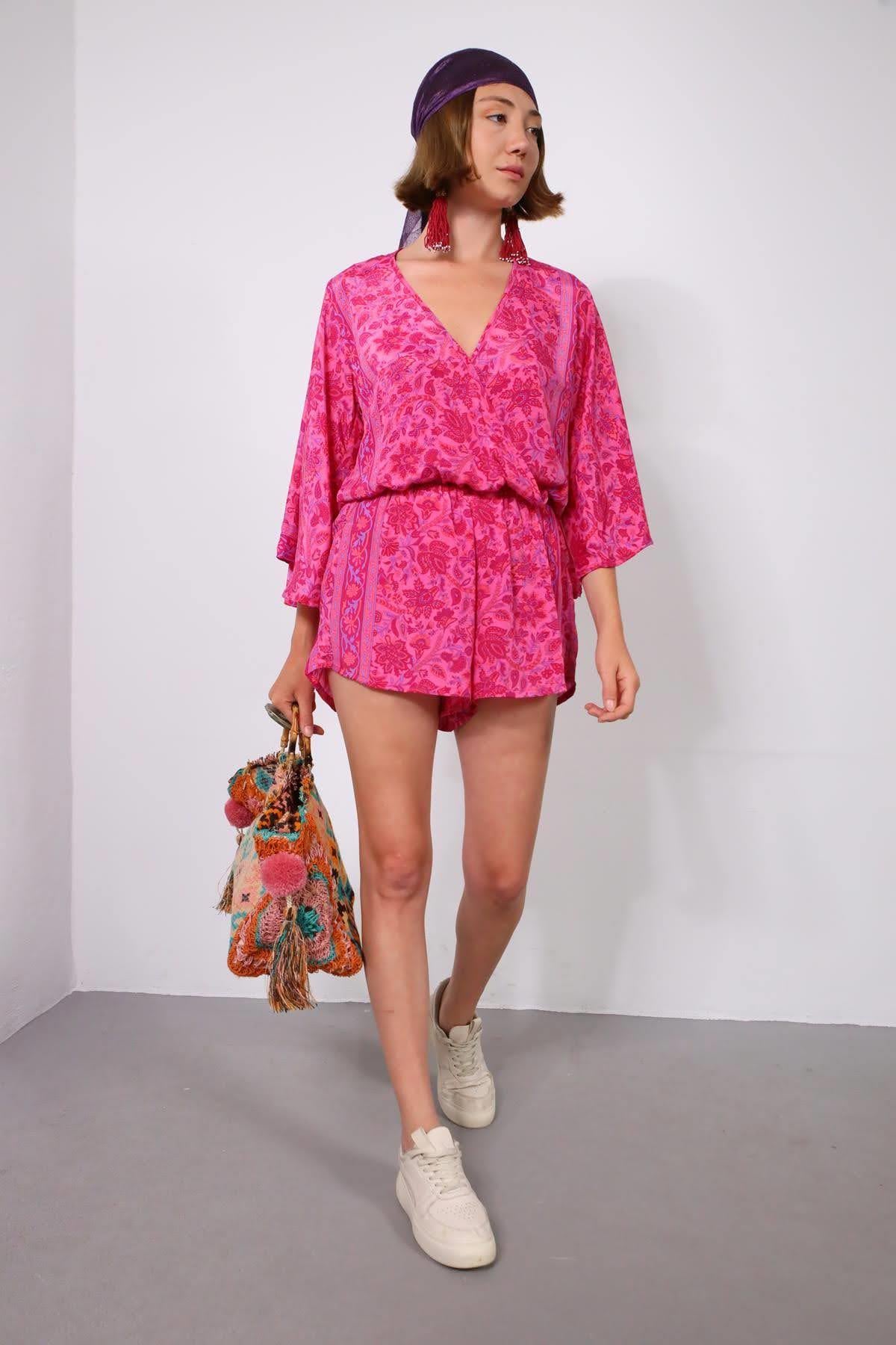 Fuşya Kruvaze Yaka Beli Lastikli Kısa İpek Tulum - Şaman Butik Fuşya Kruvaze Yaka Beli Lastikli Kısa İpek Tulum