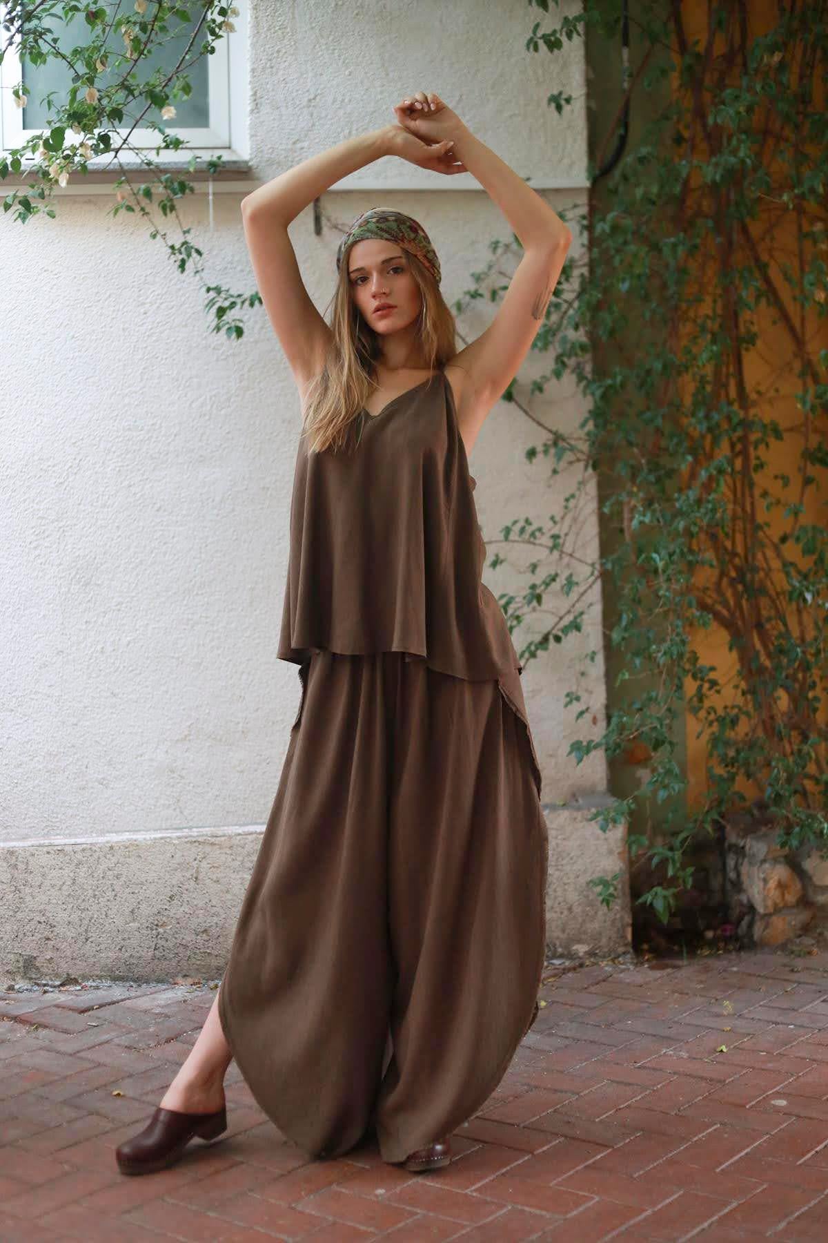 Kahverengi Püskül Detaylı Yırtmaçlı Pantolon