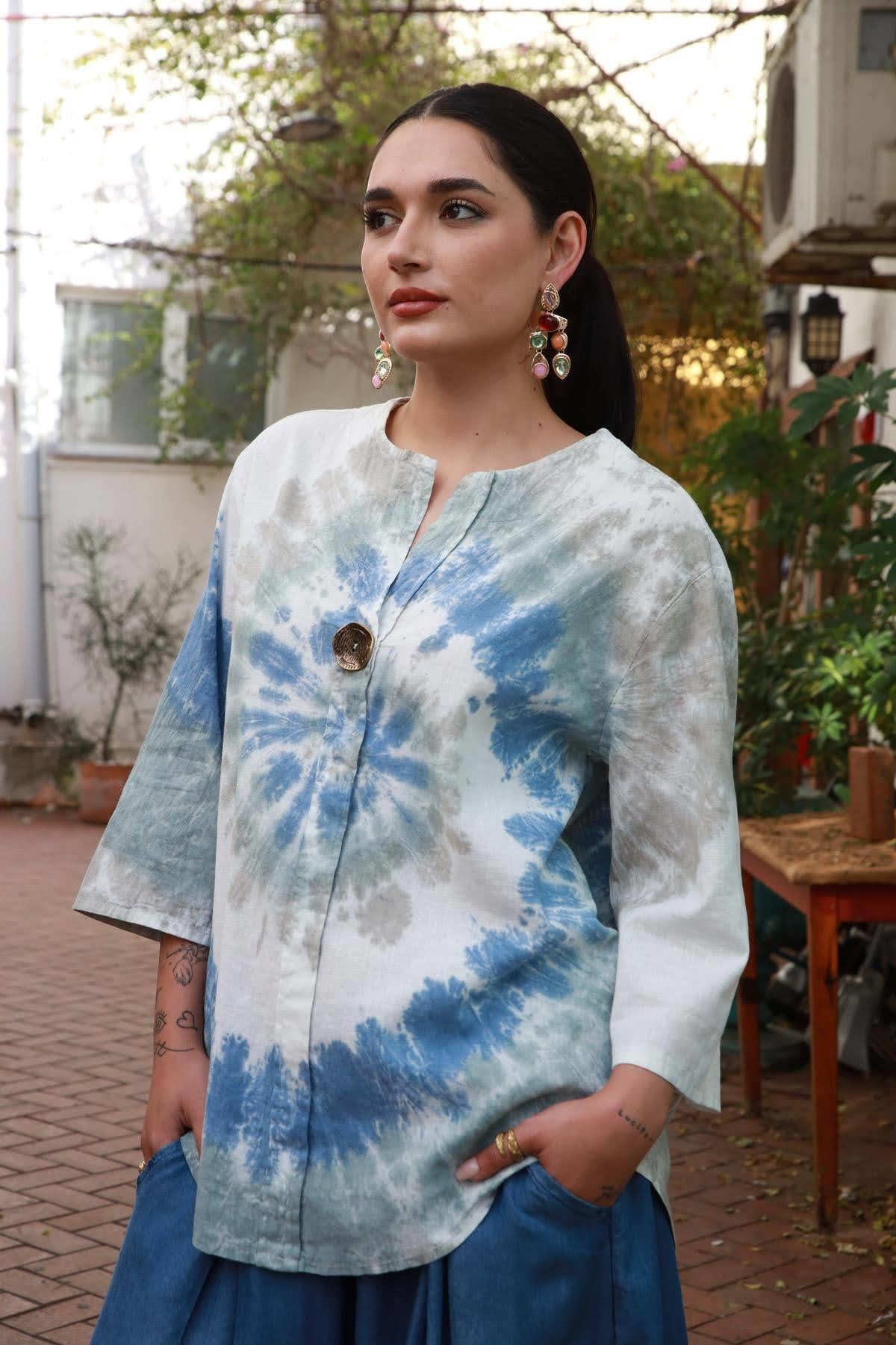 Mavi Batik Desenli Tek Düğmeli Keten Bluz