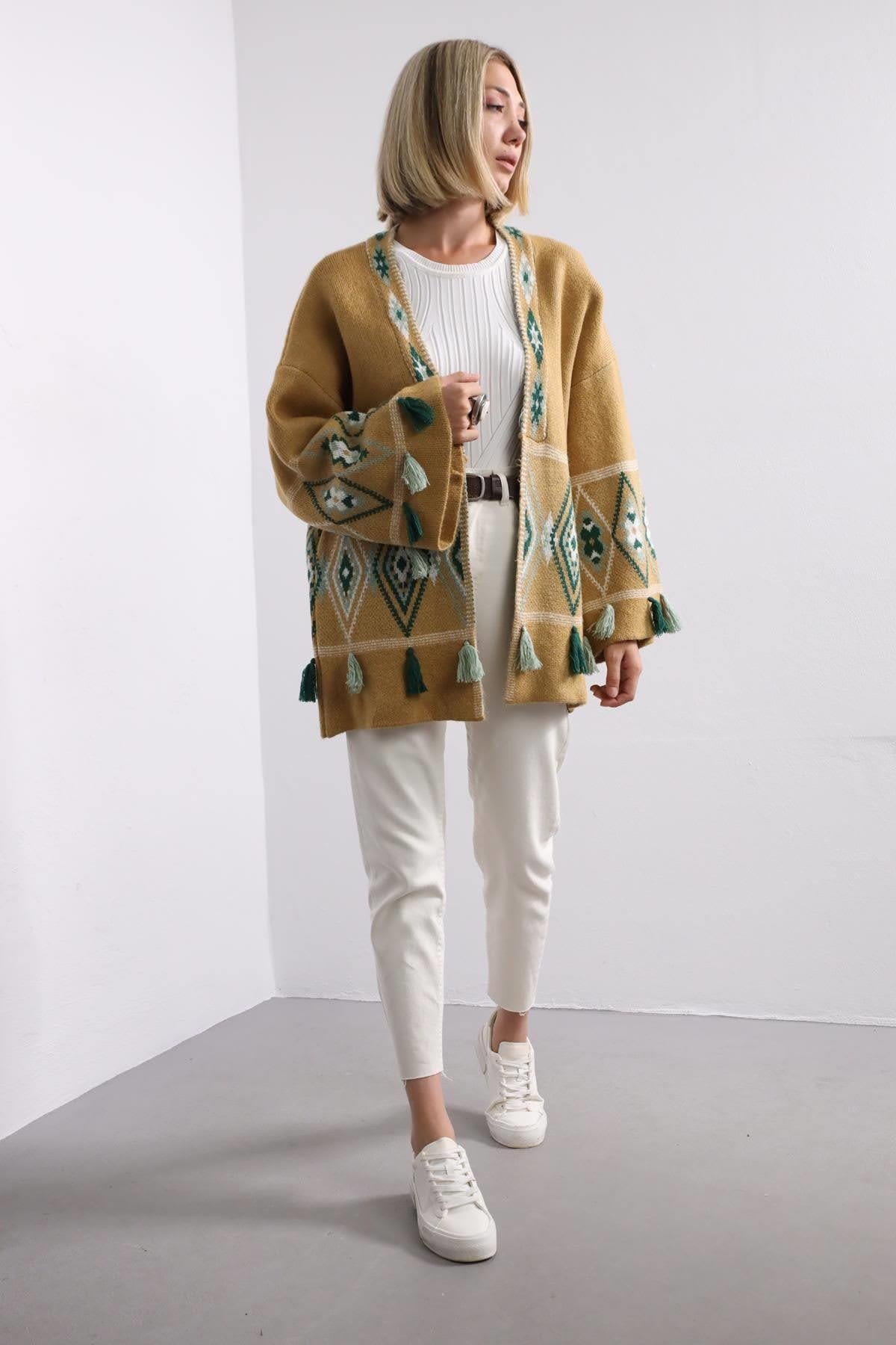 Camel Püskül Detaylı Desenli Hırka - Şaman Butik Camel Püskül Detaylı Desenli Hırka