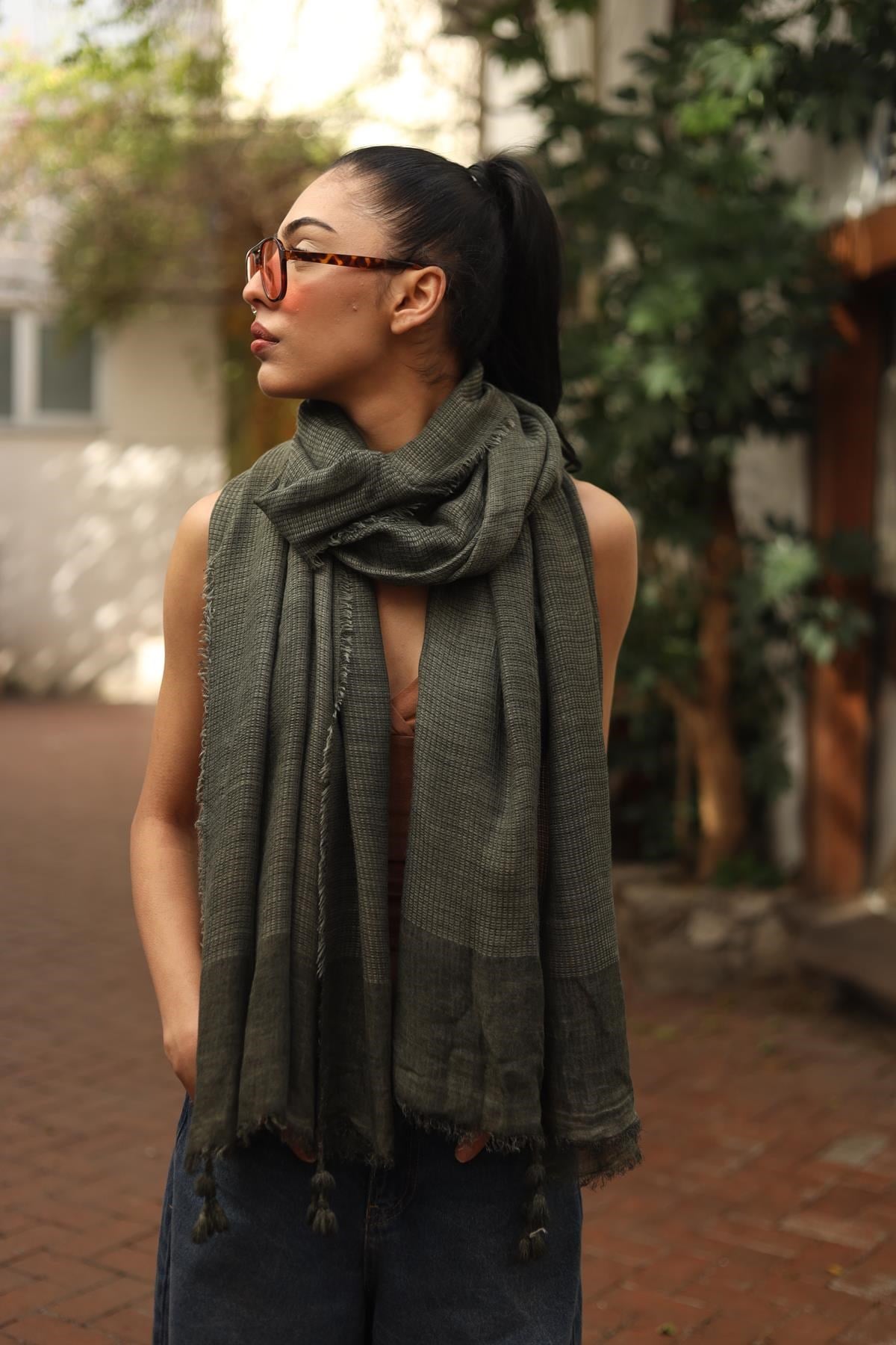 Haki Köşeleri Püsküllü Şal