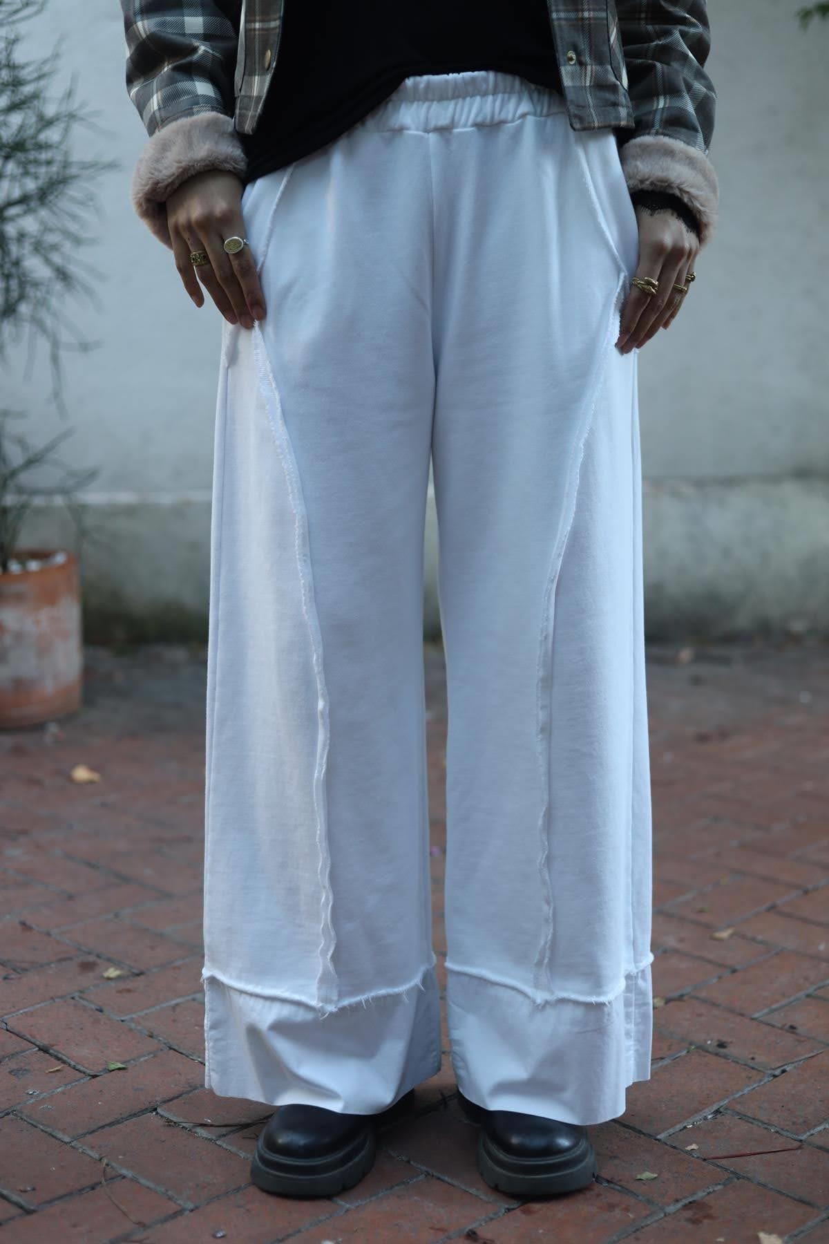 Beyaz Ters Dikişli Eşofman Pantolon