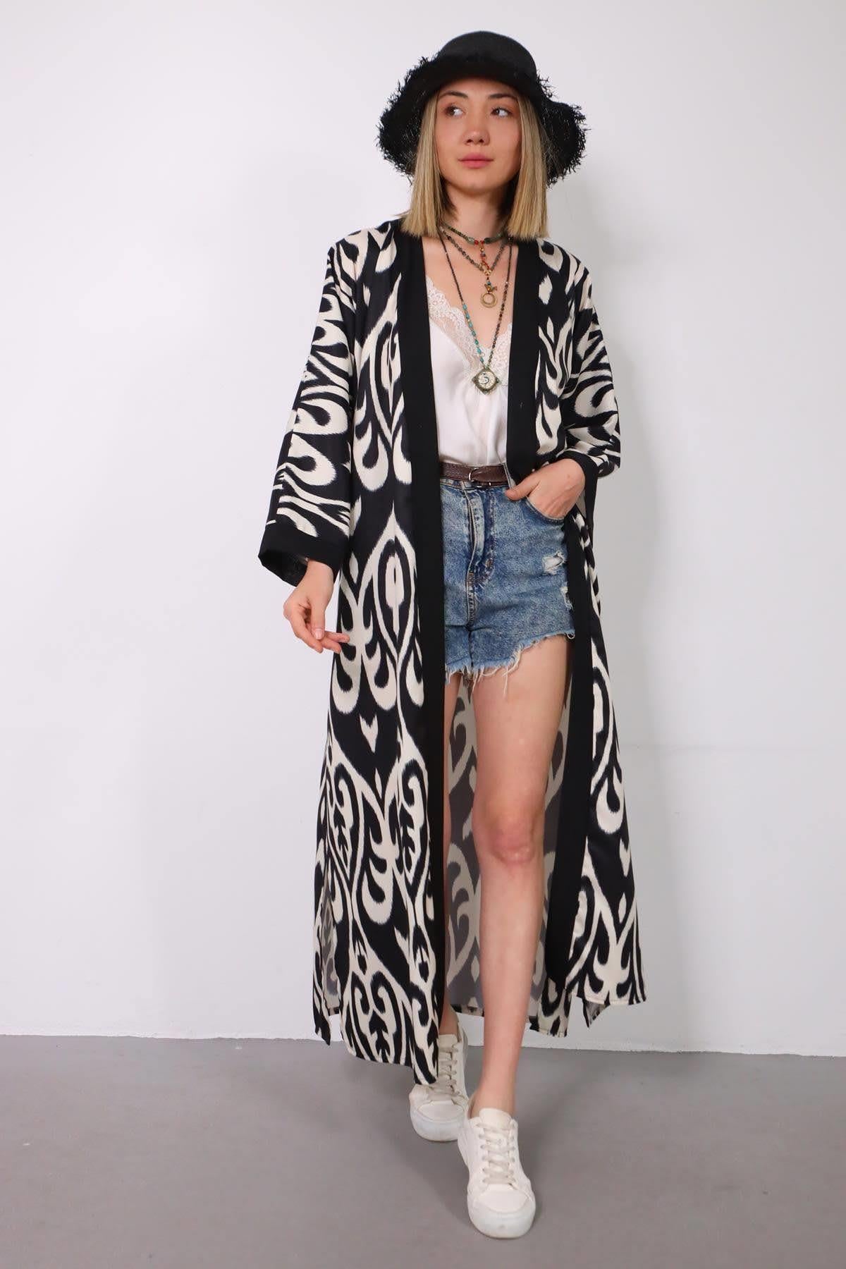 Siyah Desenli Yanları Yırtmaçlı Kimono - Şaman Butik Siyah Desenli Yanları Yırtmaçlı Kimono