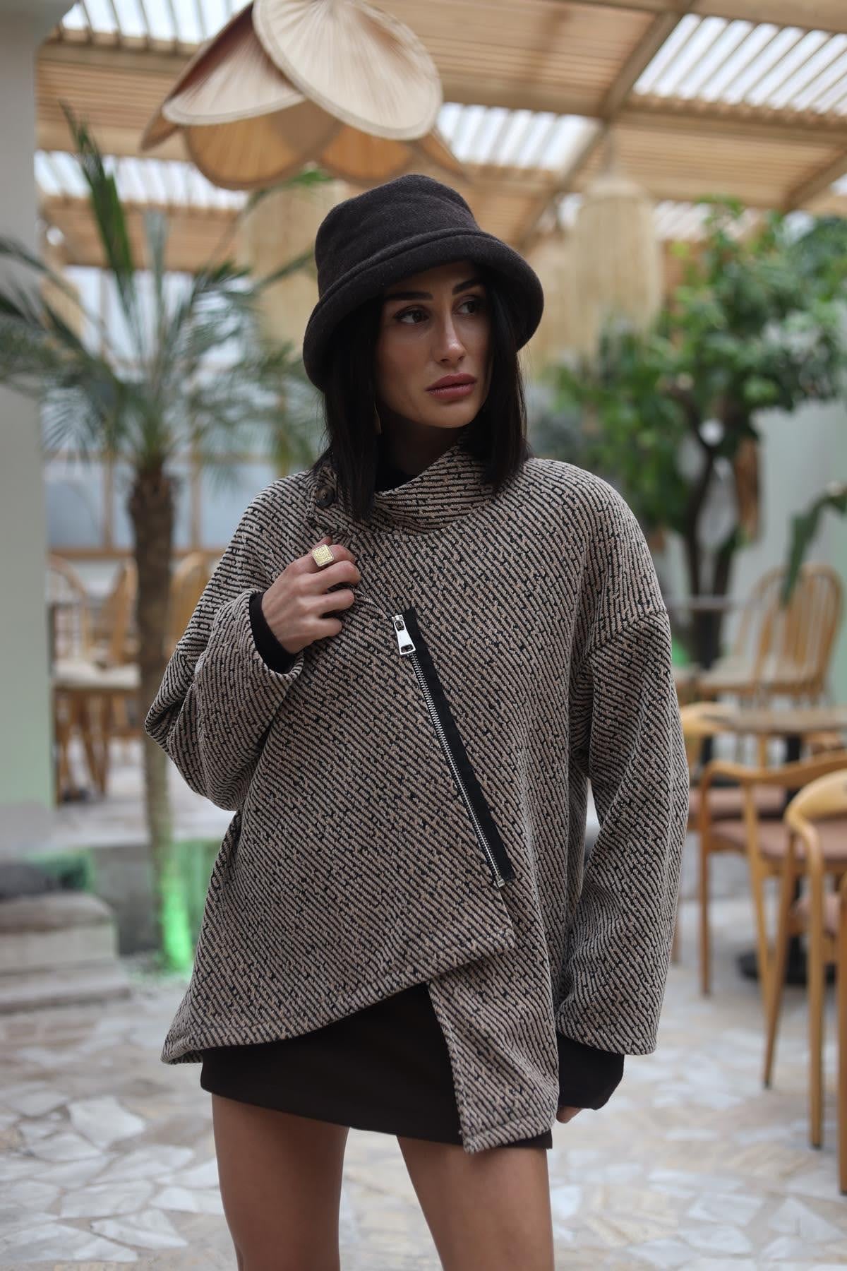 Sütlü Kahve Asimetrik Fermuarlı Kadife Ceket