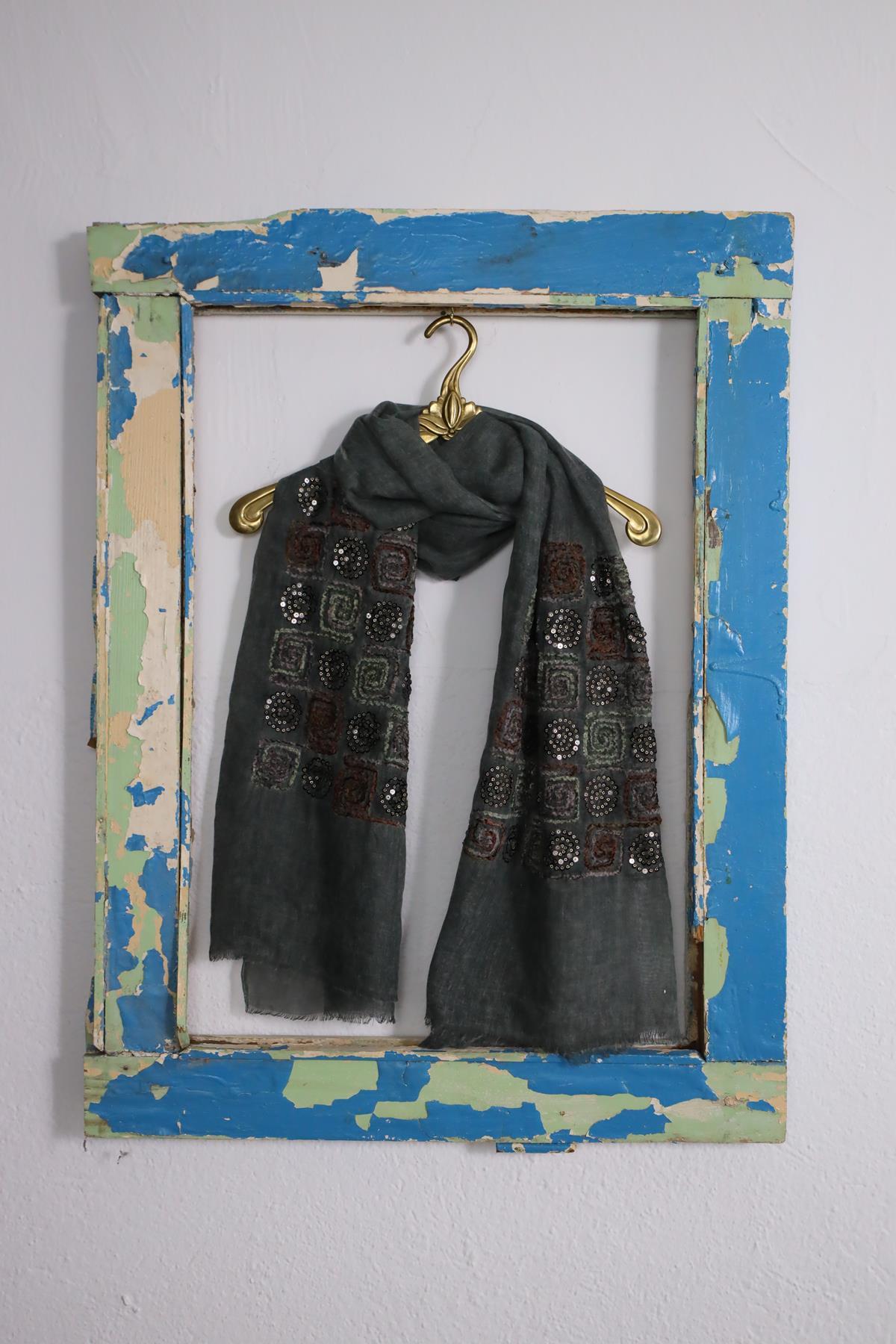 Antrasit Kenarları İşlemeli Saçaklı Şal - Şaman Butik Antrasit Kenarları İşlemeli Saçaklı Şal