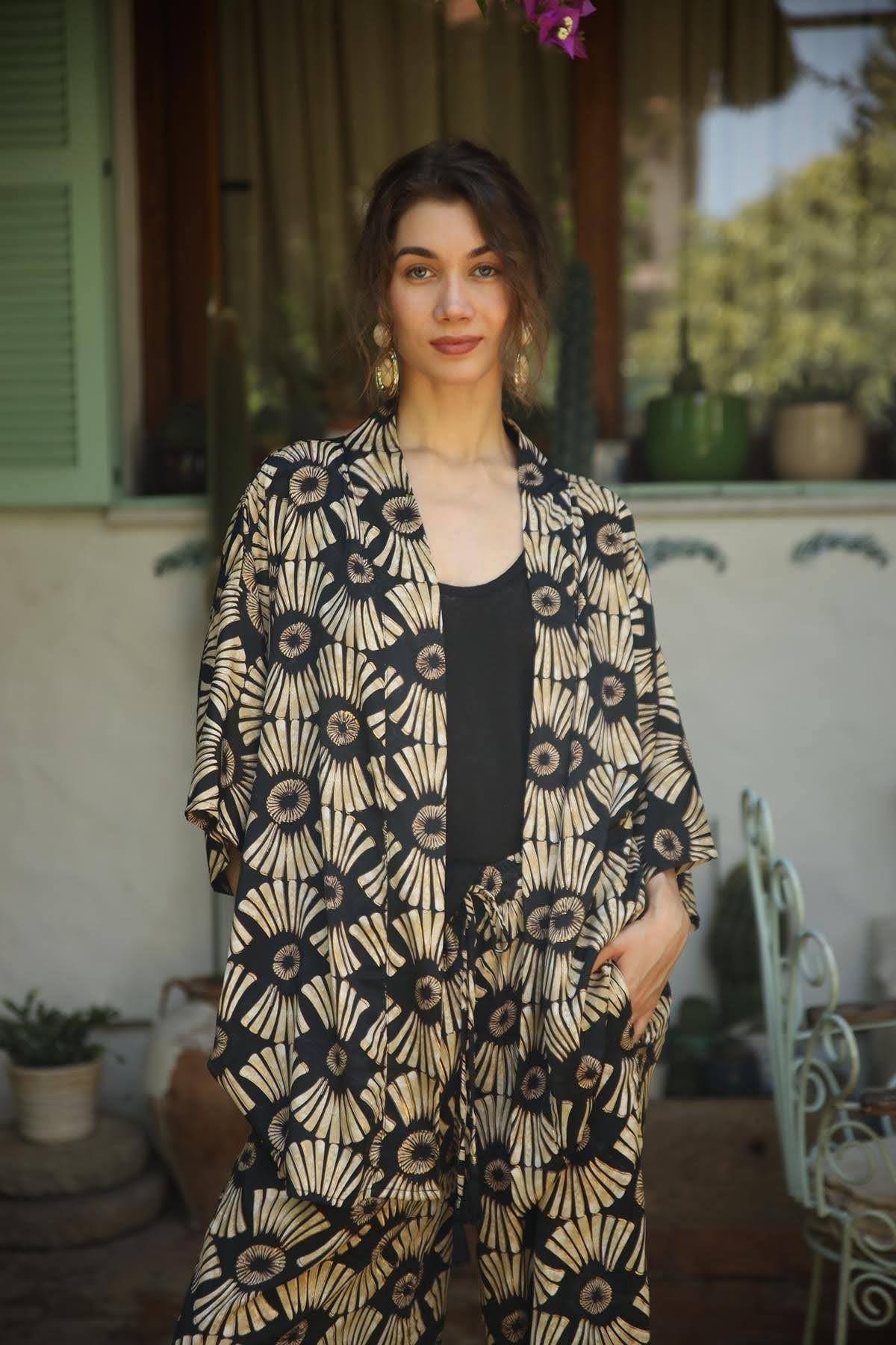 Siyah Desenli Kısa Kaftan
