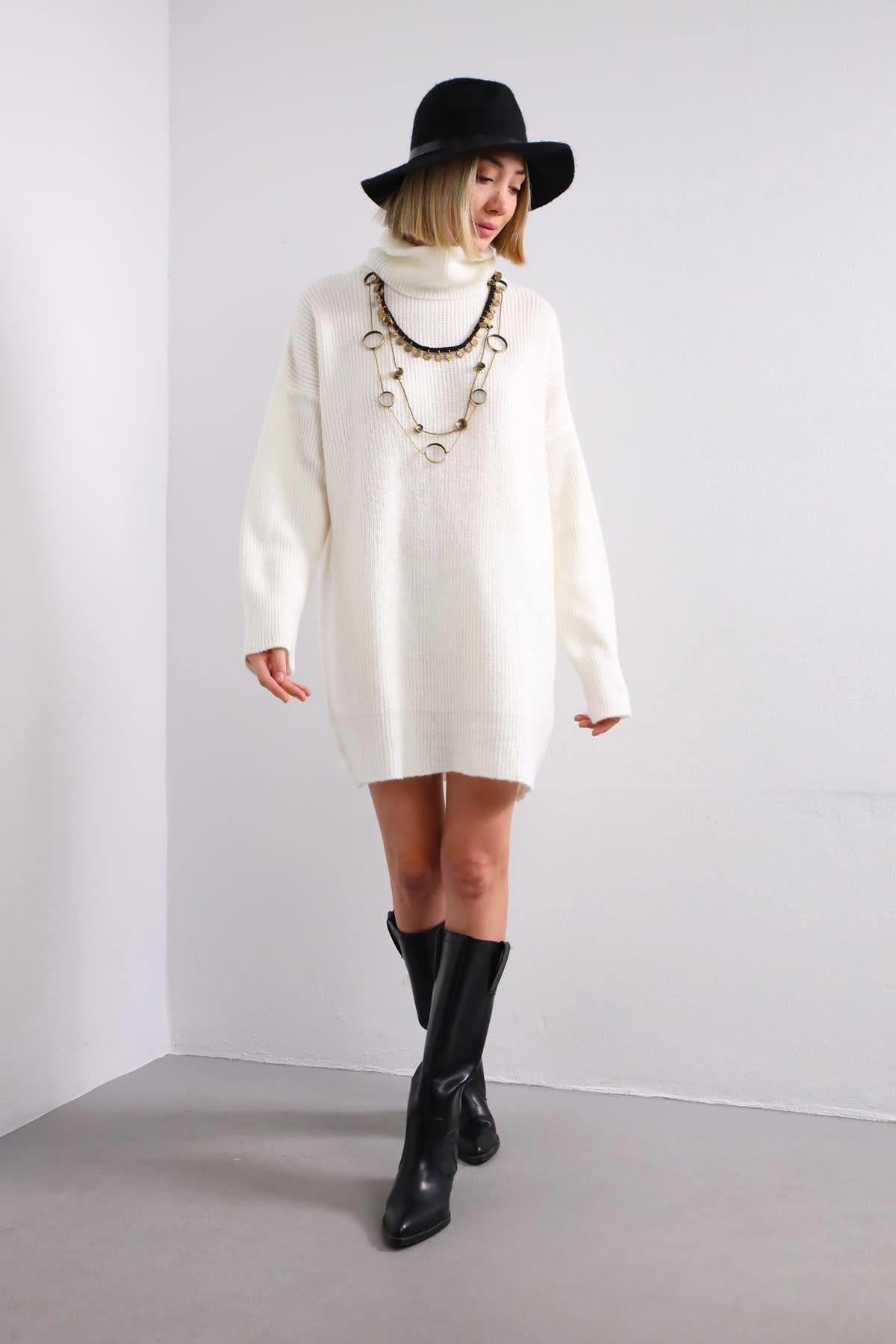 Ecru Turtleneck Long Knitted Pullover Ecru Turtleneck Long Knitted Pullover