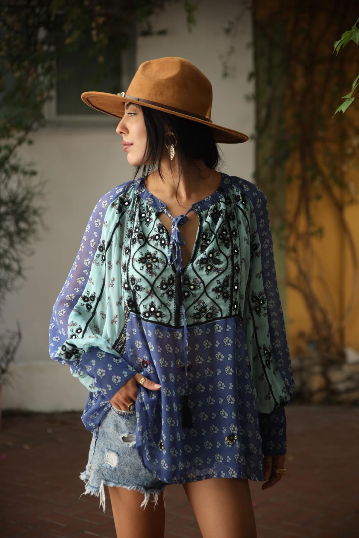 İndigo Mavi Kalın Manşetli Ayna Detaylı İşlemeli Rayon Bluz