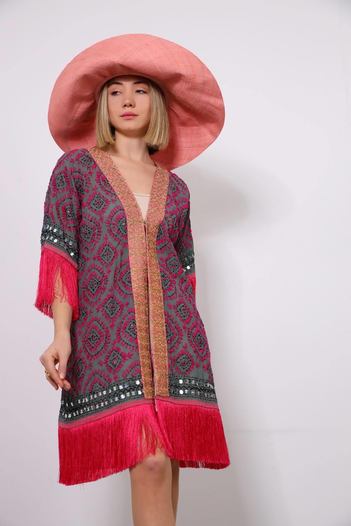 Gri İşlemeli Püsküllü Kaftan - Şaman Butik Gri İşlemeli Püsküllü Kaftan